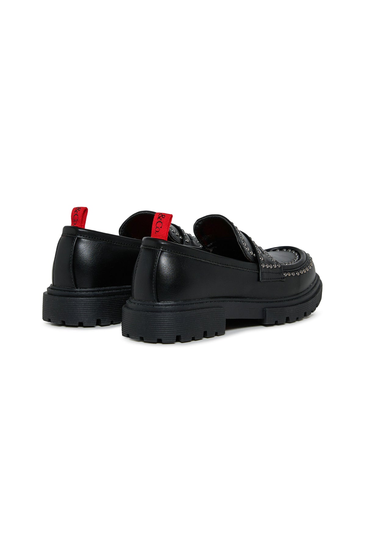 Mocasines con tachuelas