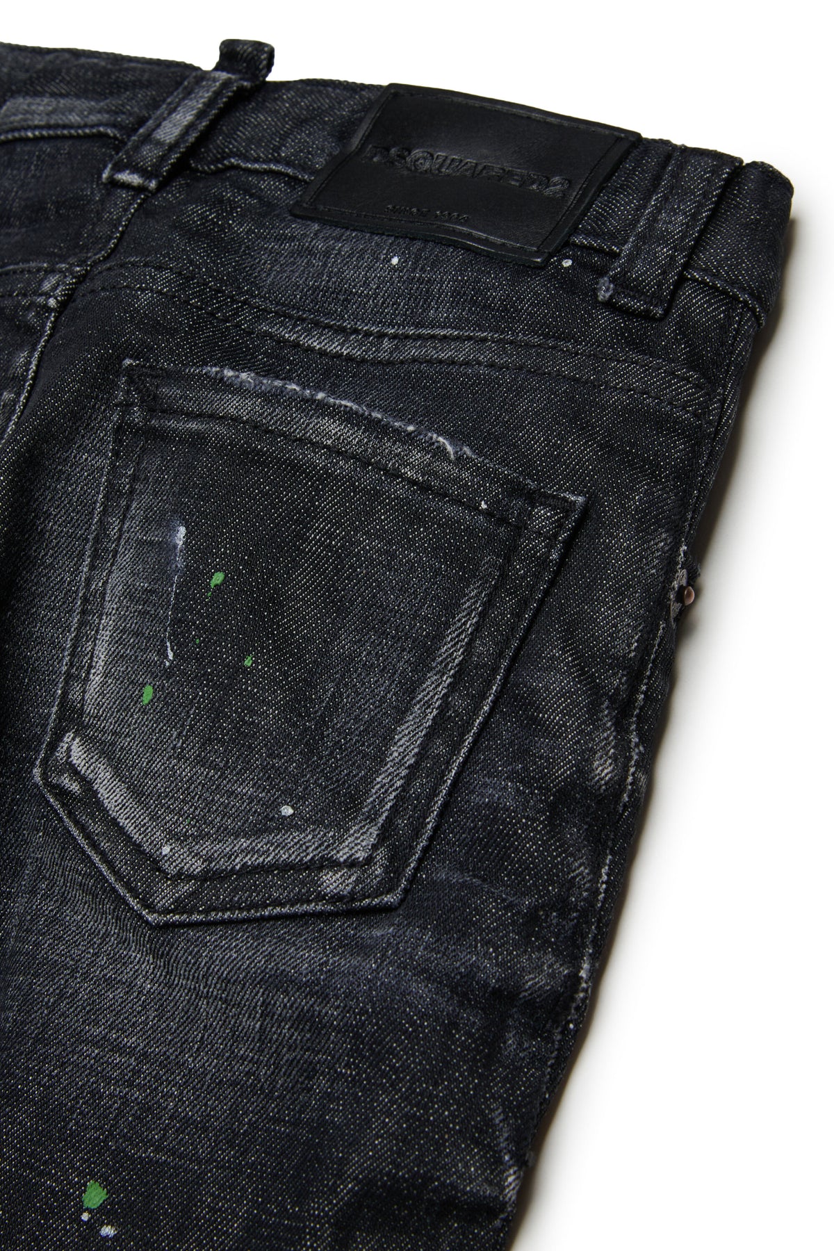 Jeans corte slim lavado negro