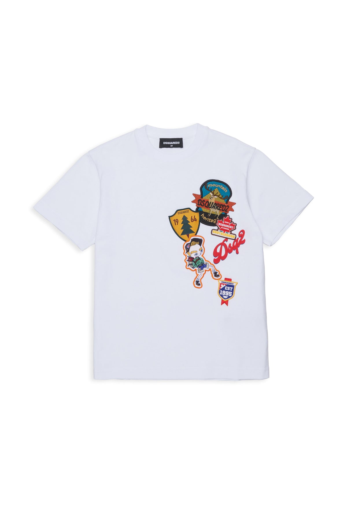 Camiseta con logo y parches aplicados