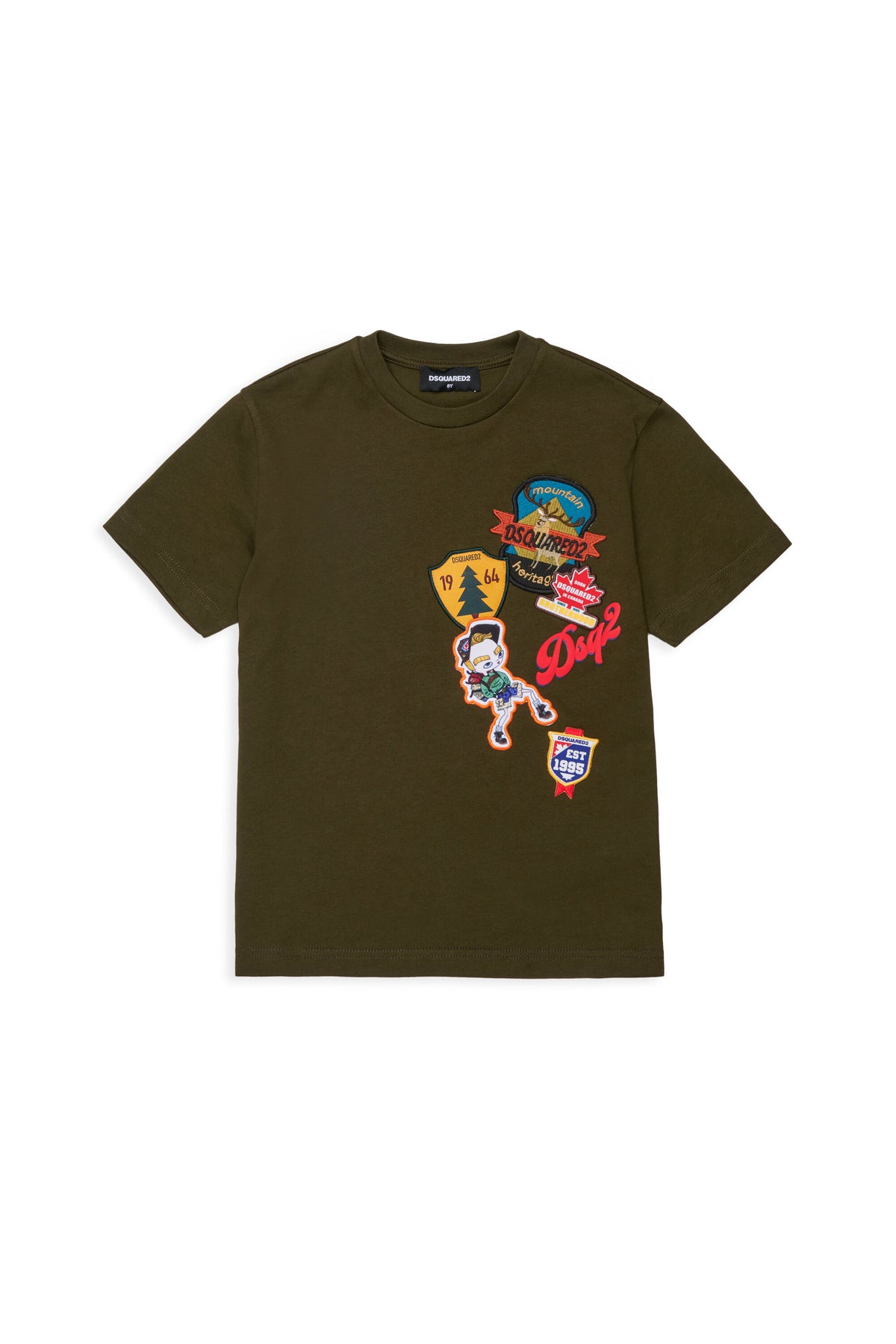 Camiseta con logo y parches aplicados