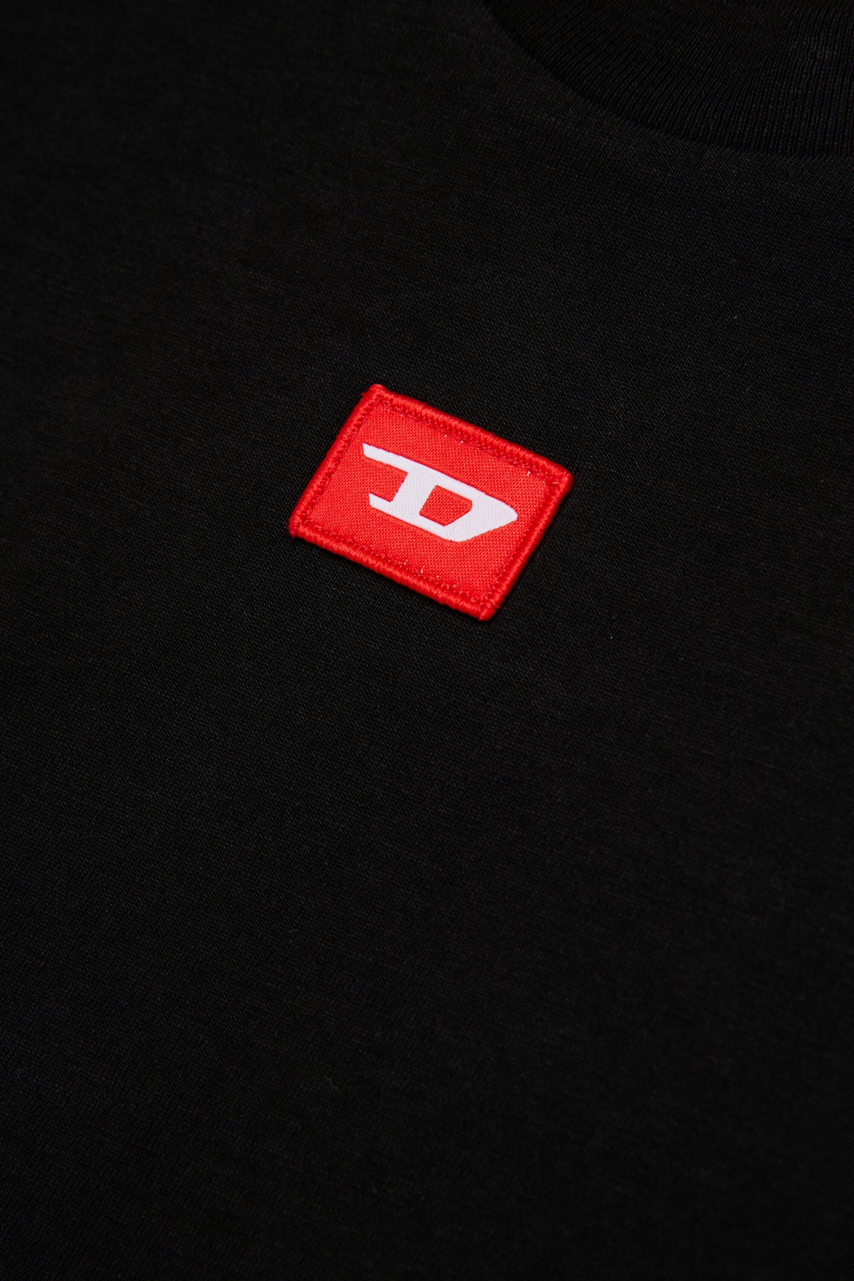 Camiseta de jersey con parche D rojo