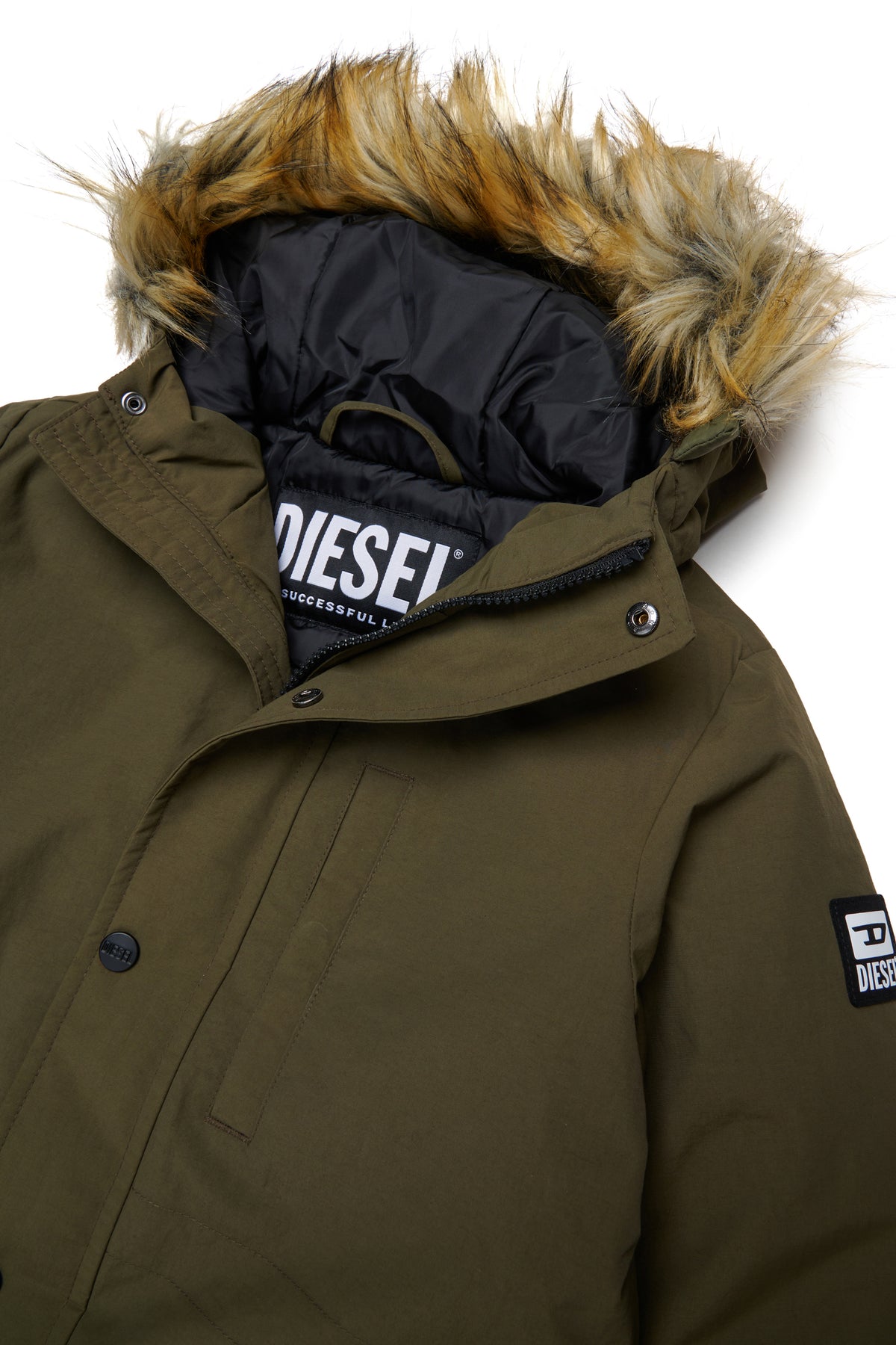 Chaqueta acolchada con capucha de piel sintética