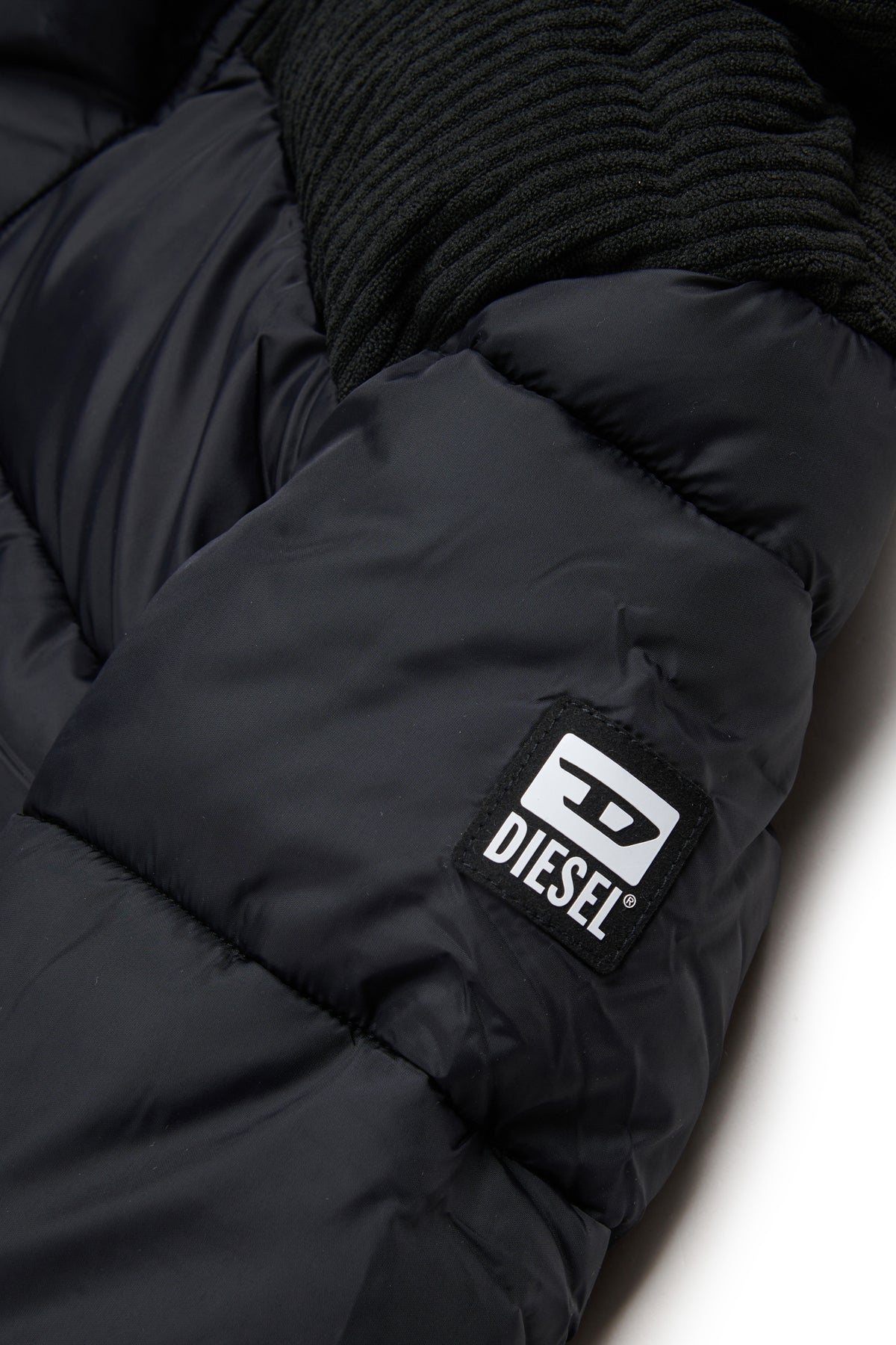 Chaqueta acolchada con logotipo