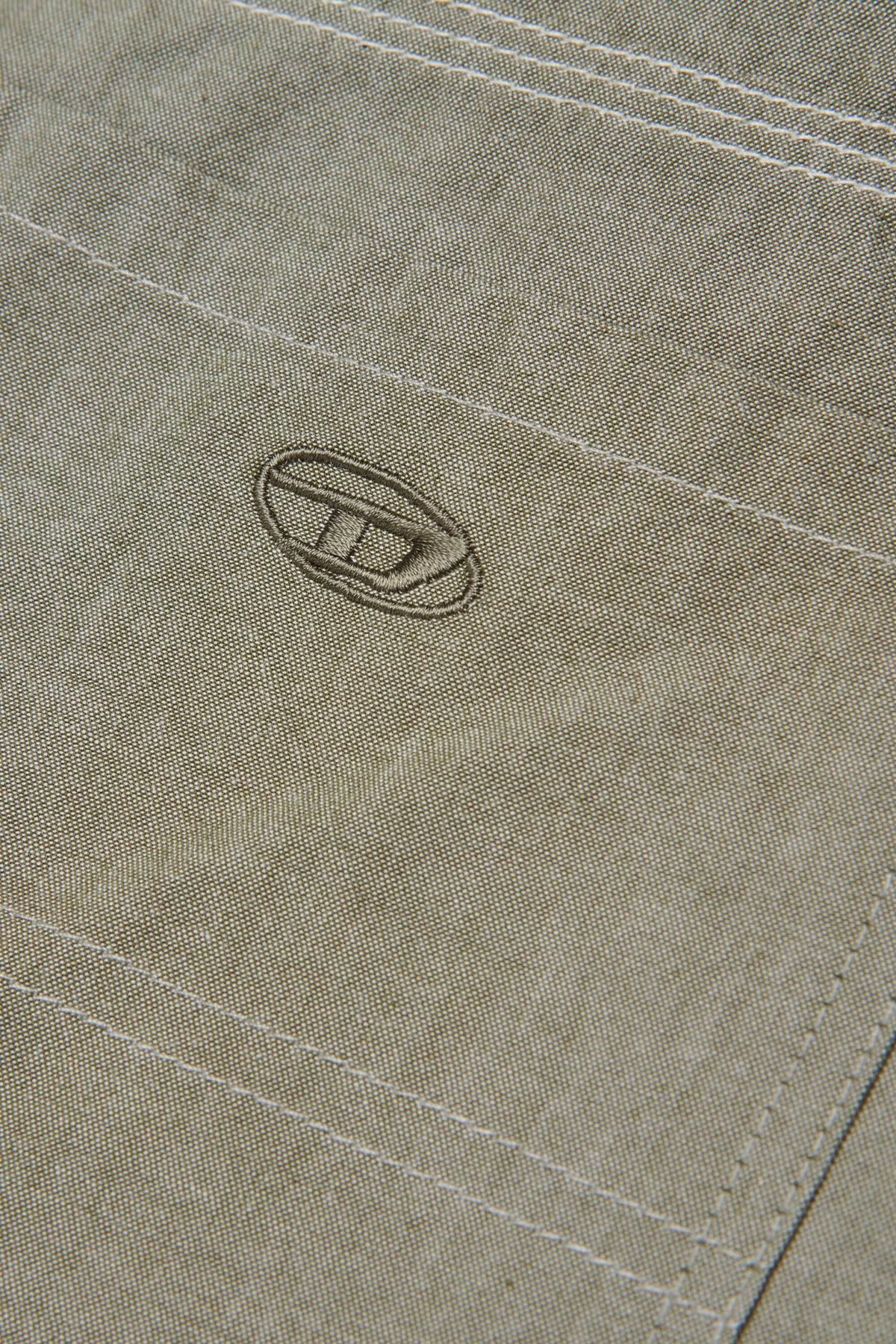Cargo shorts with logo