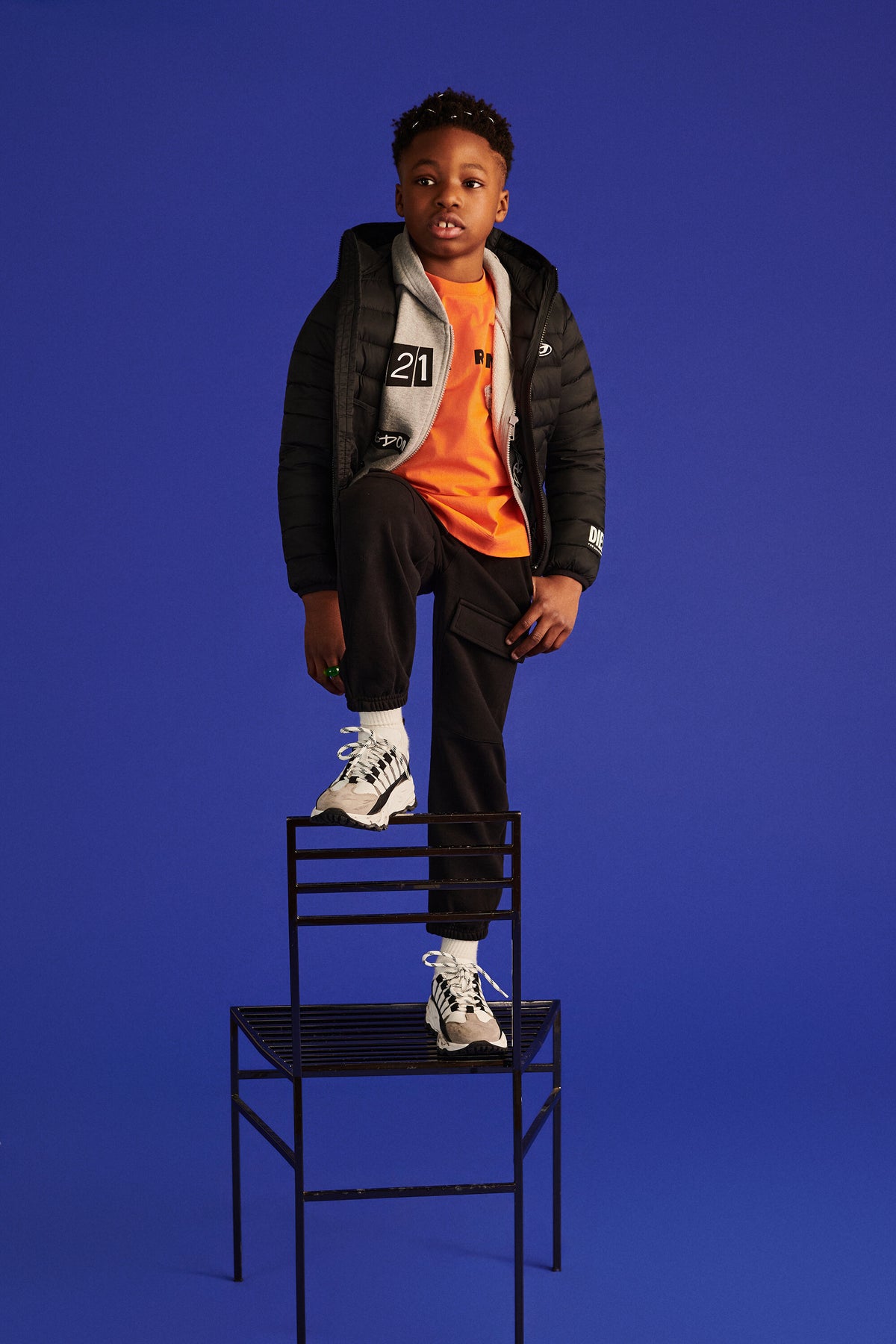 Chaqueta acolchada con logo estampado