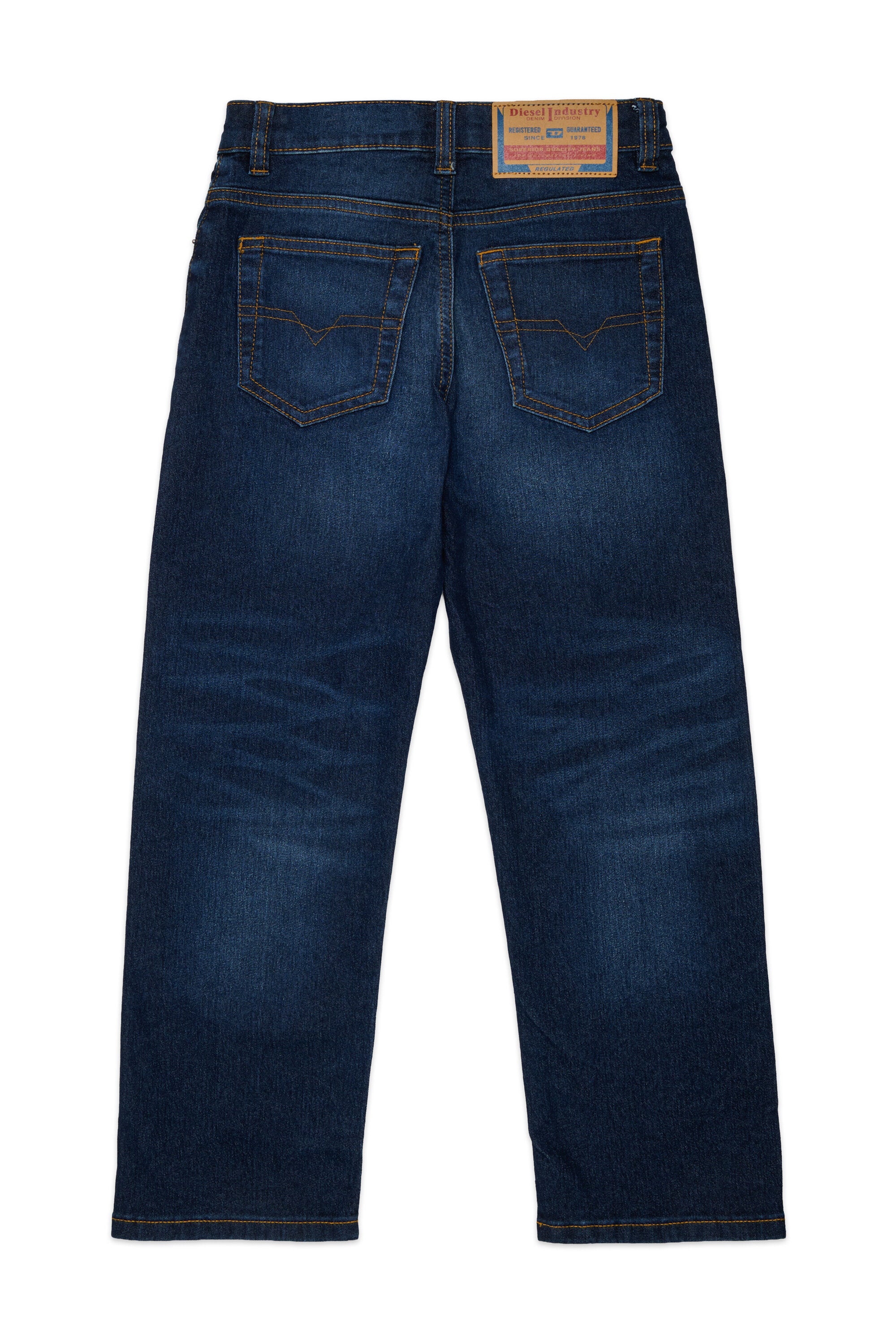 Vaqueros de corte regular en azul oscuro