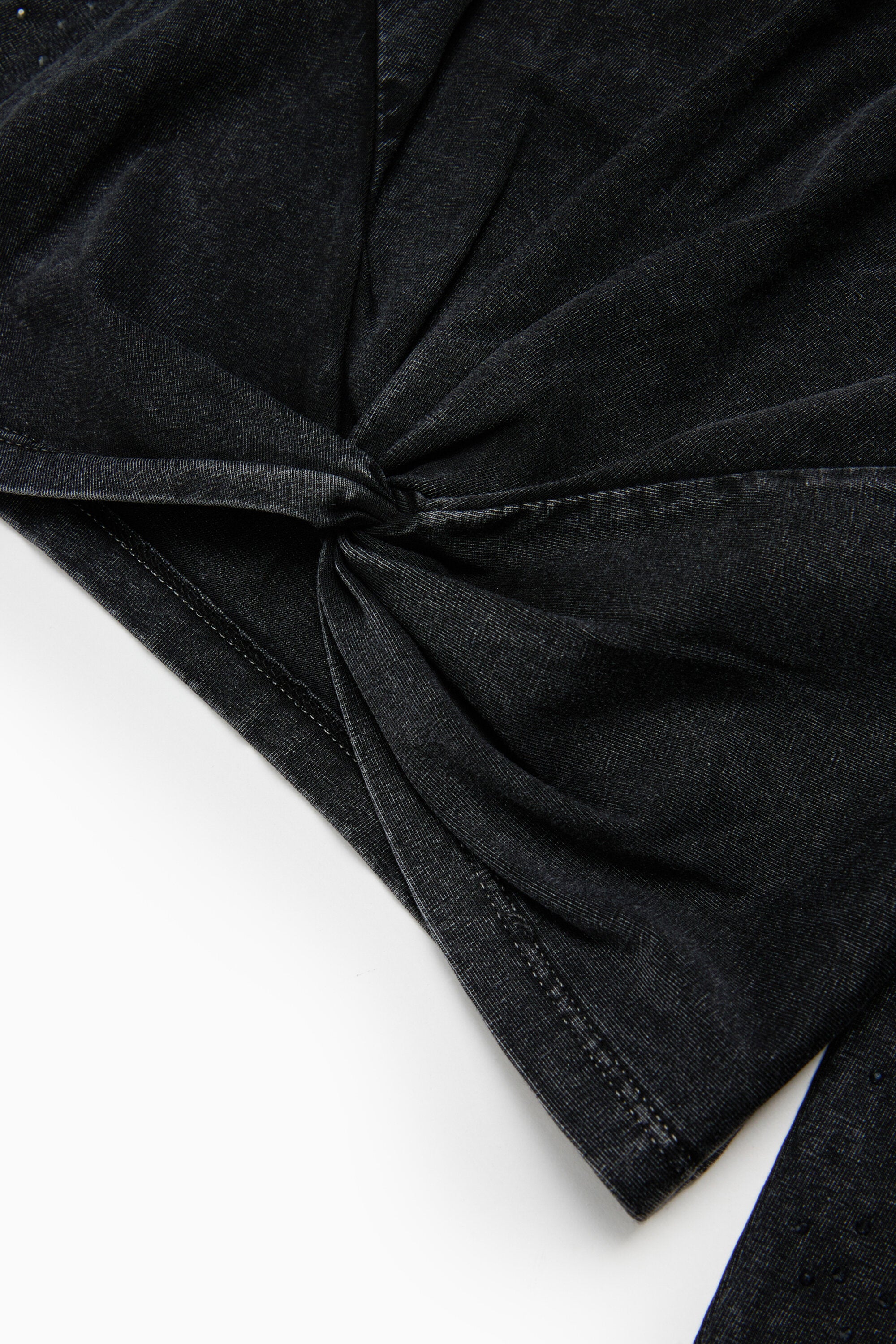 Long-sleeve T-shirt with front knot