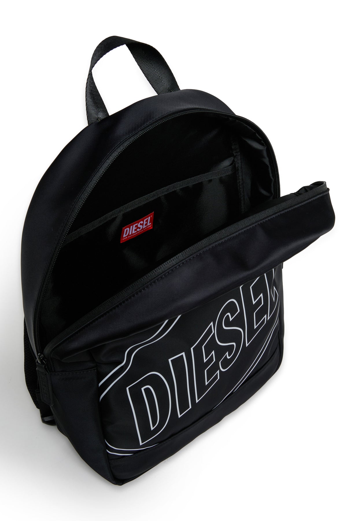 Mochila con logo en la parte frontal