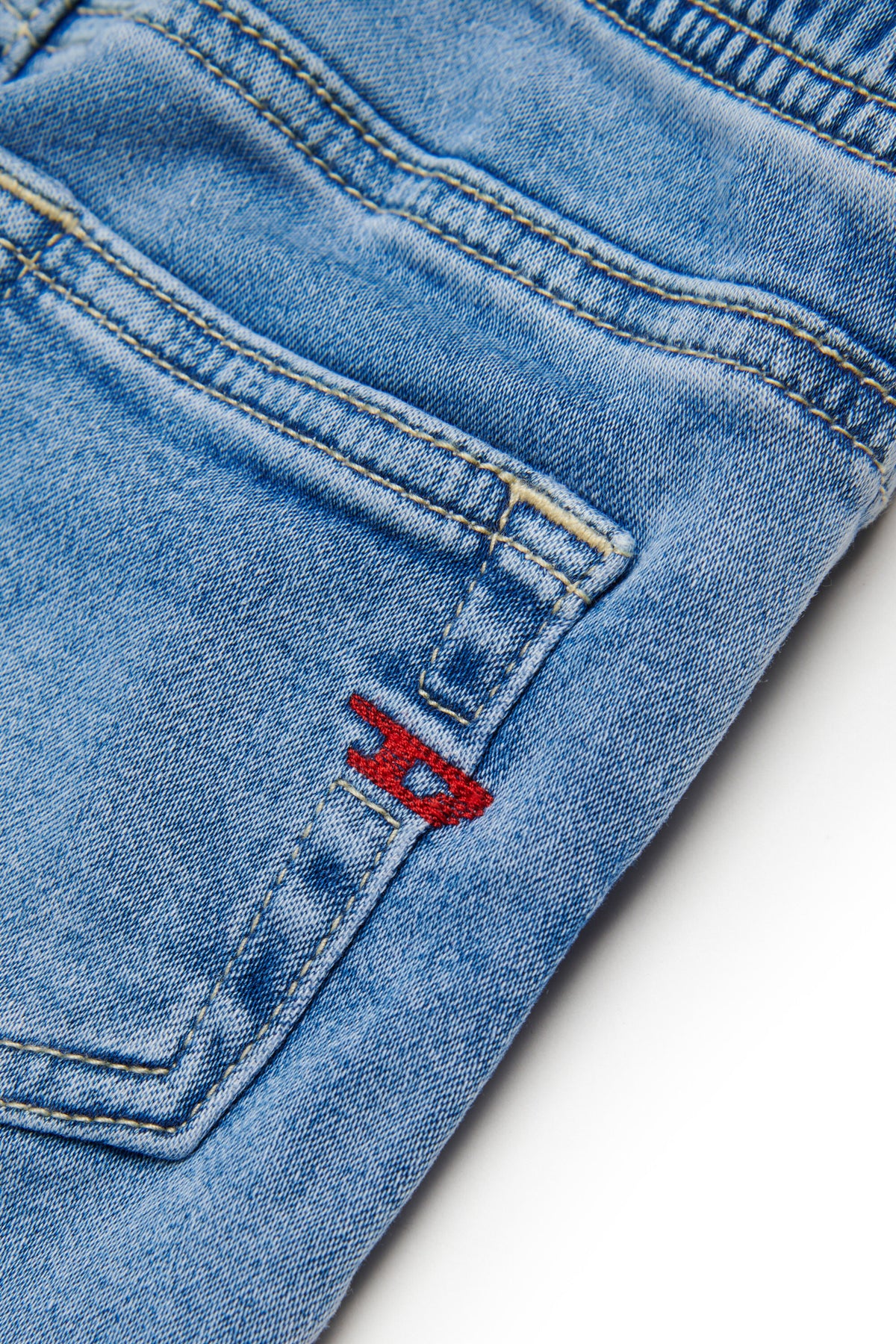JoggJeans® relaxed fit with light blue wash - D-Marcie