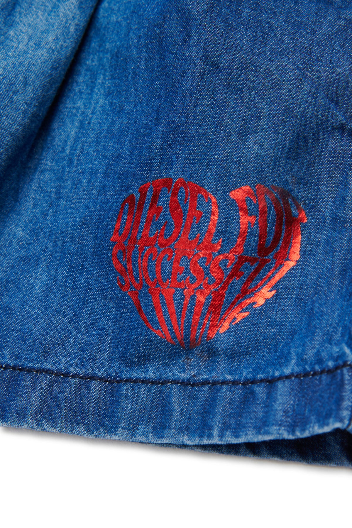 Shorts vaqueros con logo estampado