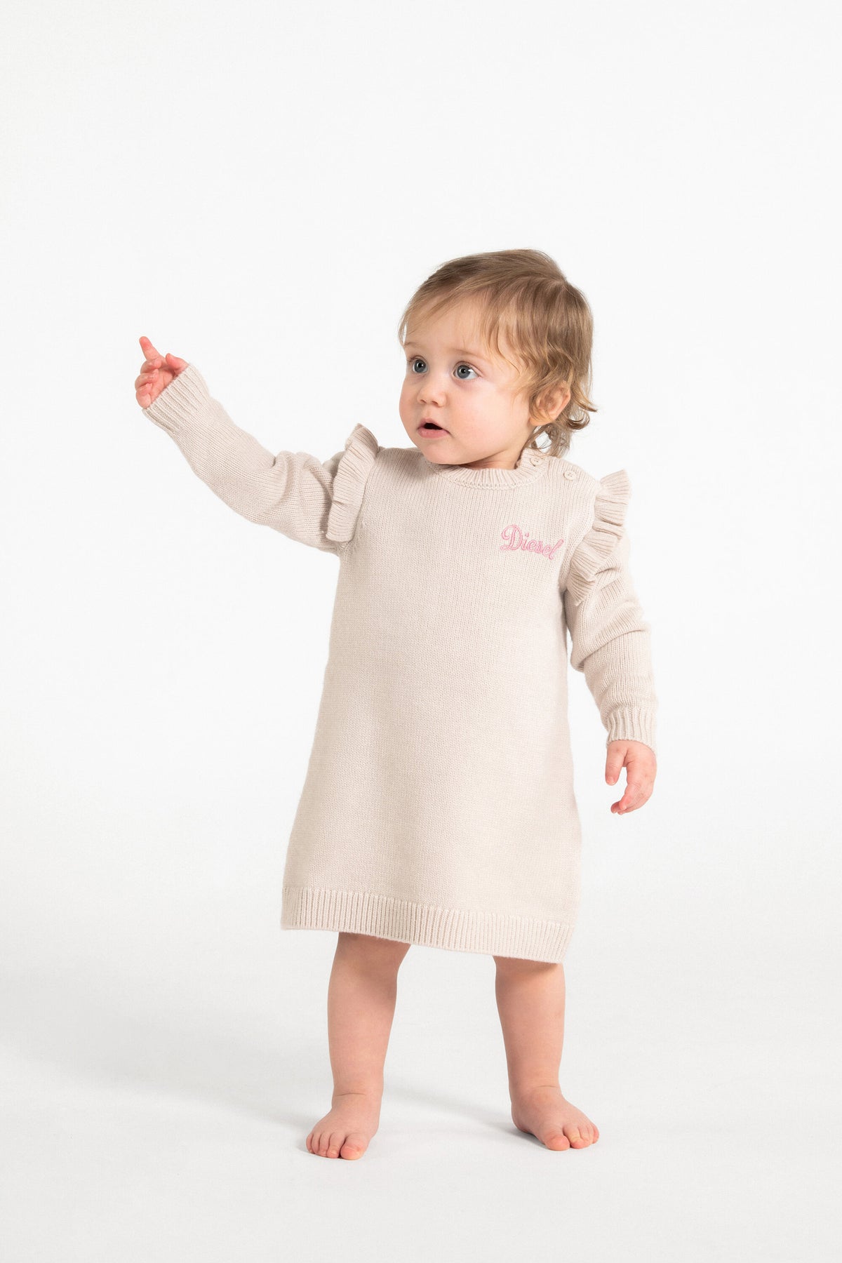 Vestido de punto con logo bordado