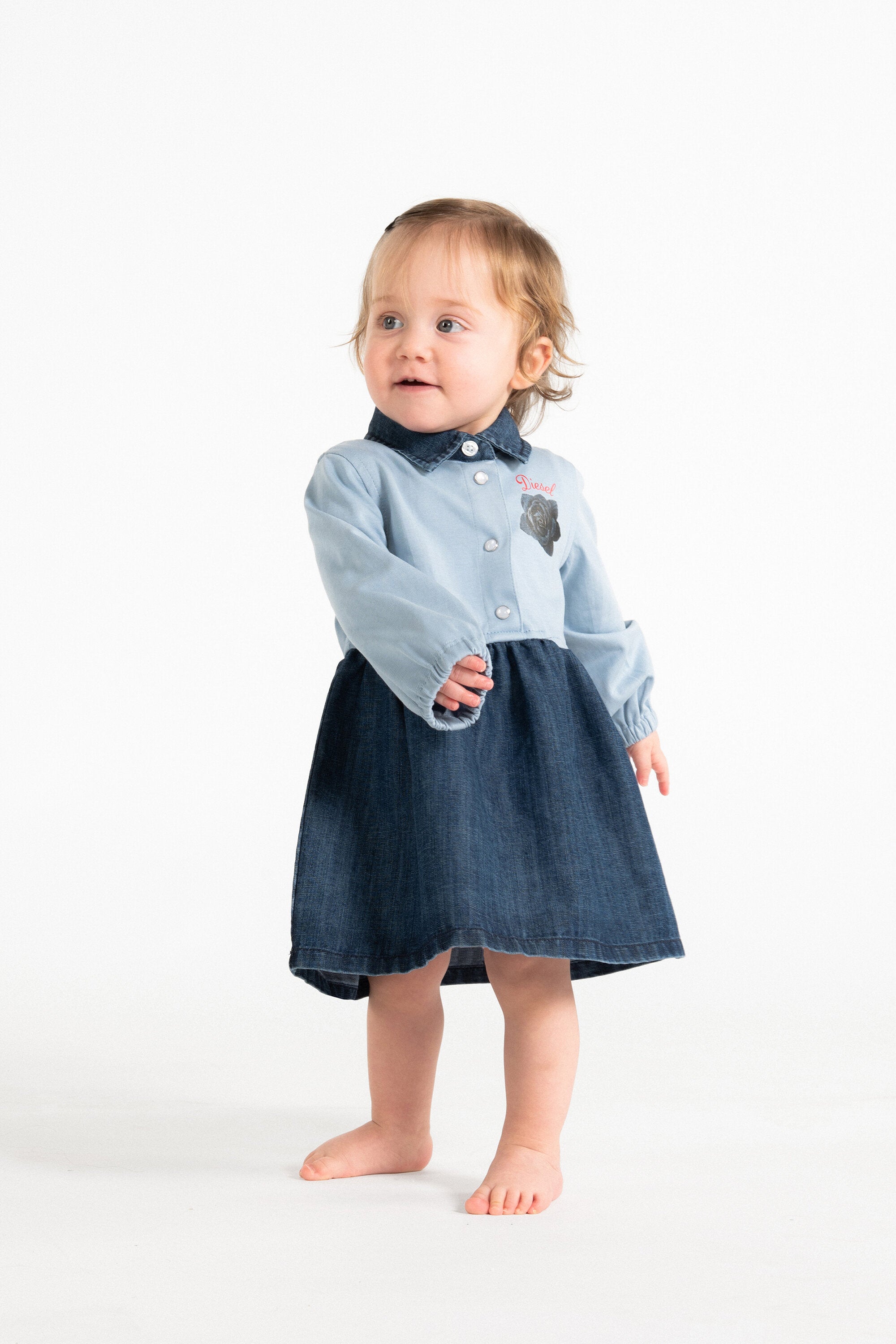 Dress with collar and logo