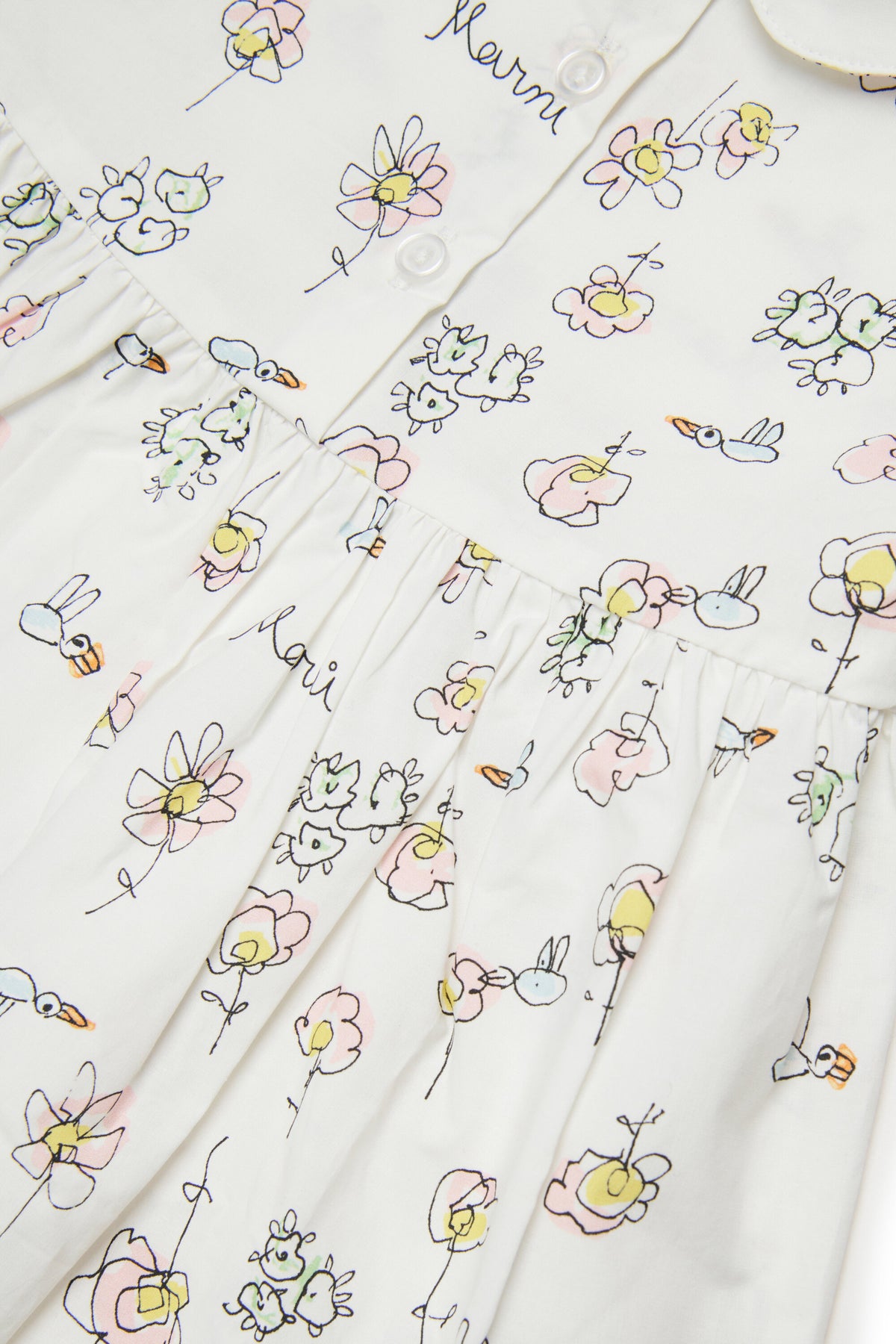 Vestido con estampado de flores y cuello redondeado