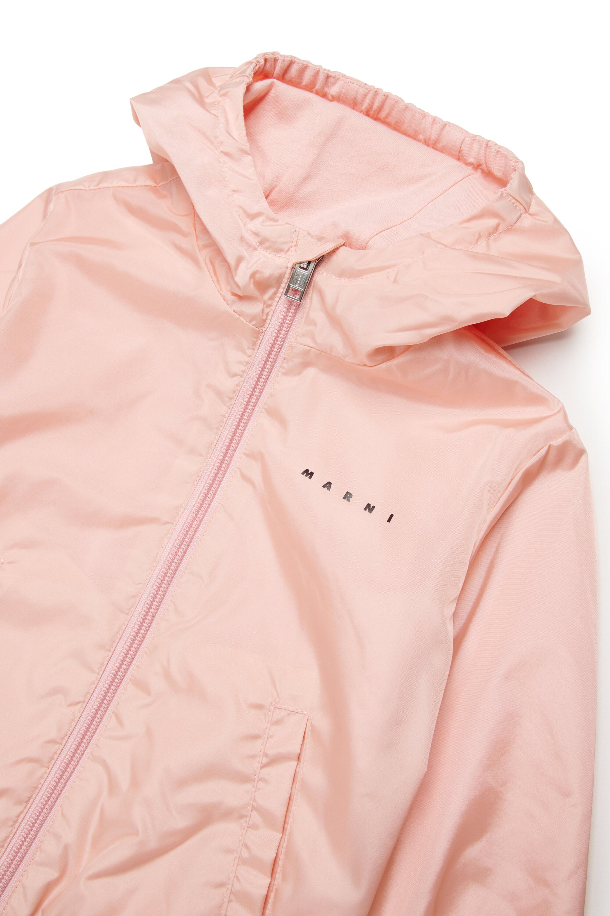 Cazadora con logo estampado