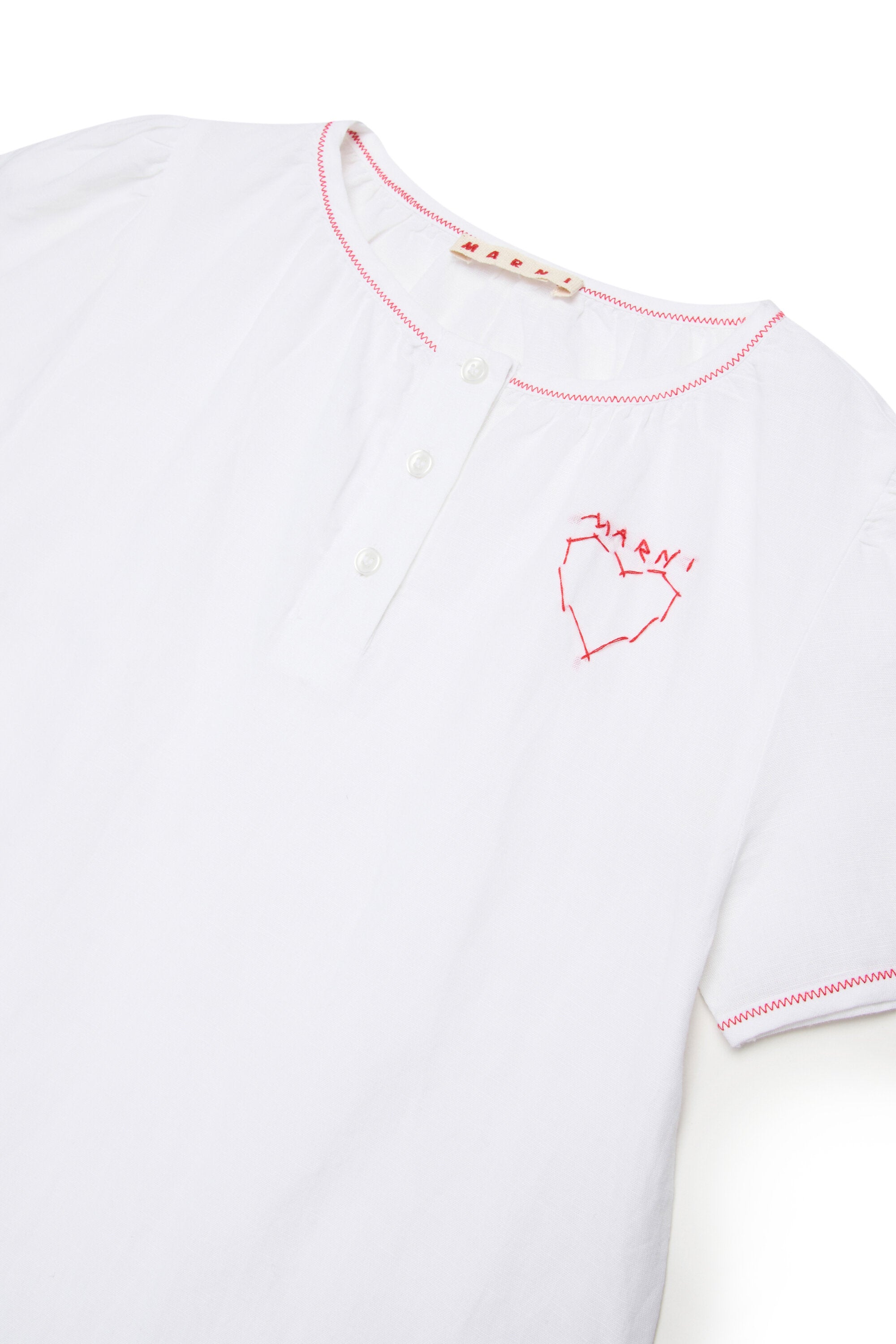 Robe avec broderie cœur et volants