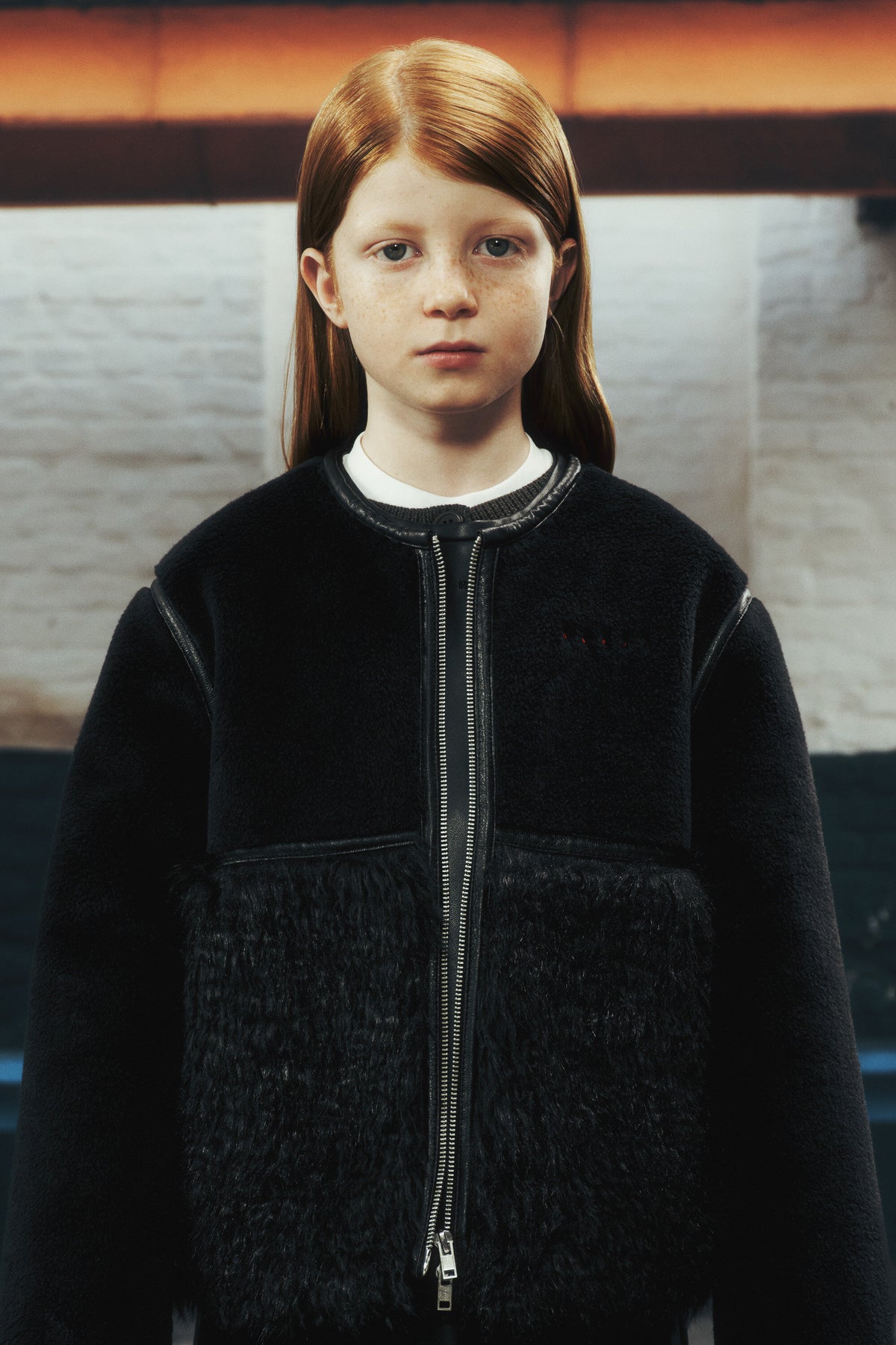 Chaqueta shearling con logo estampado