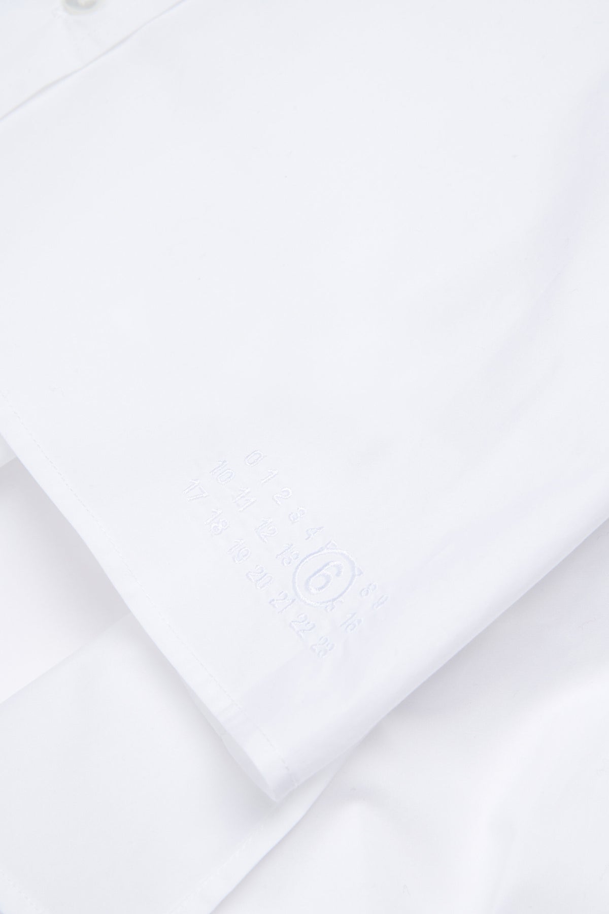 Chemise courte en popeline avec plis dans le dos