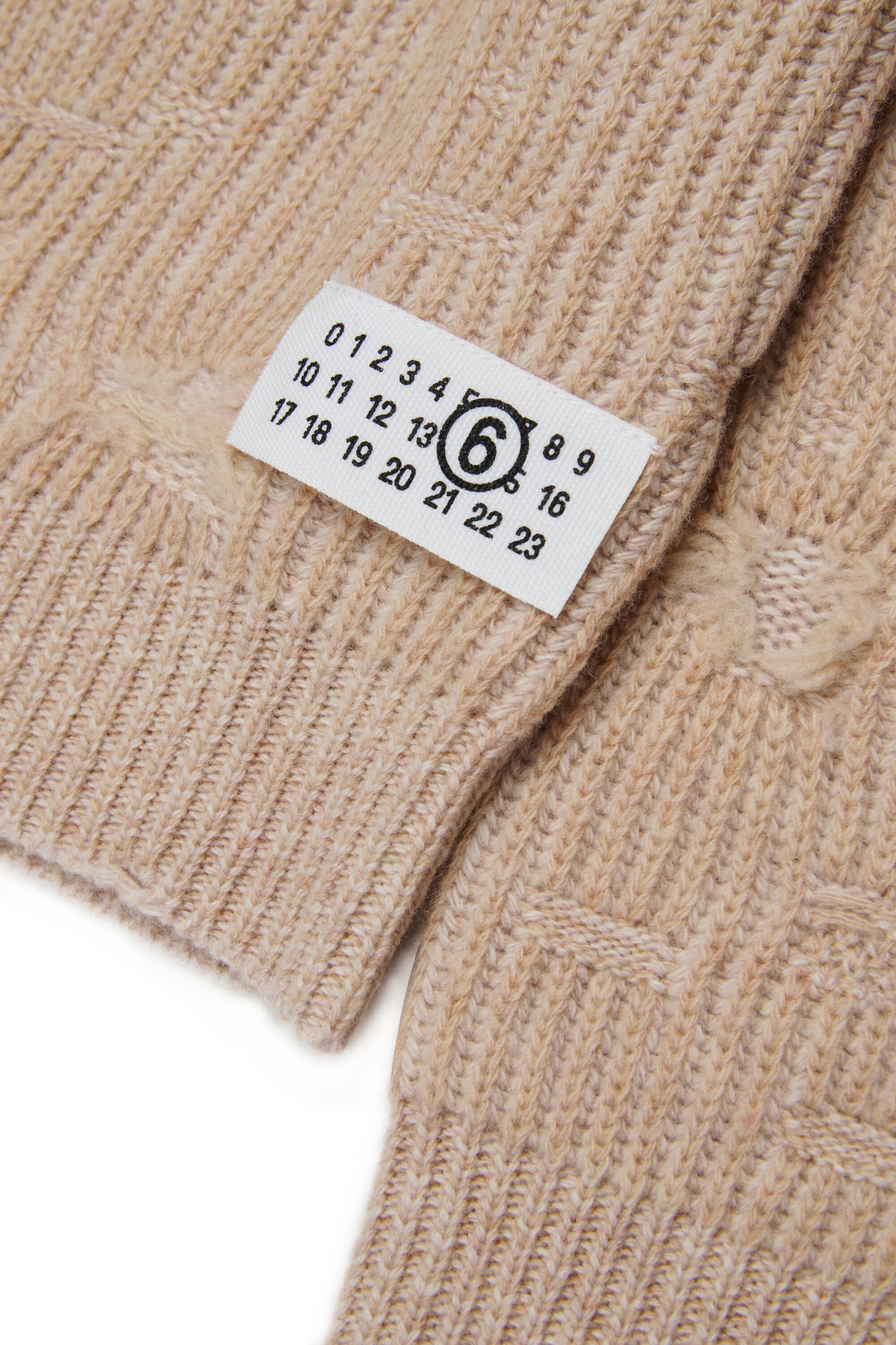 Pull en laine côtelée avec cassures