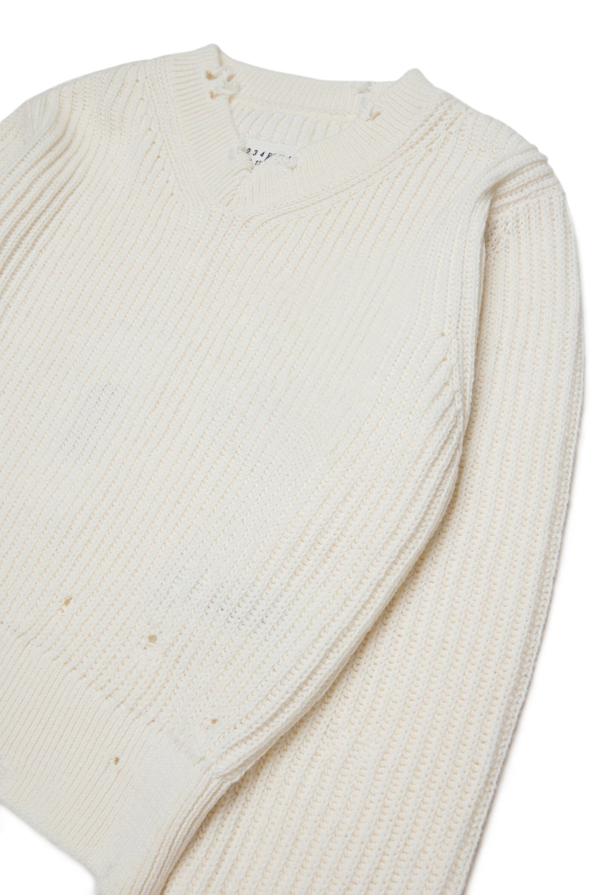 Pull col V avec détails usés