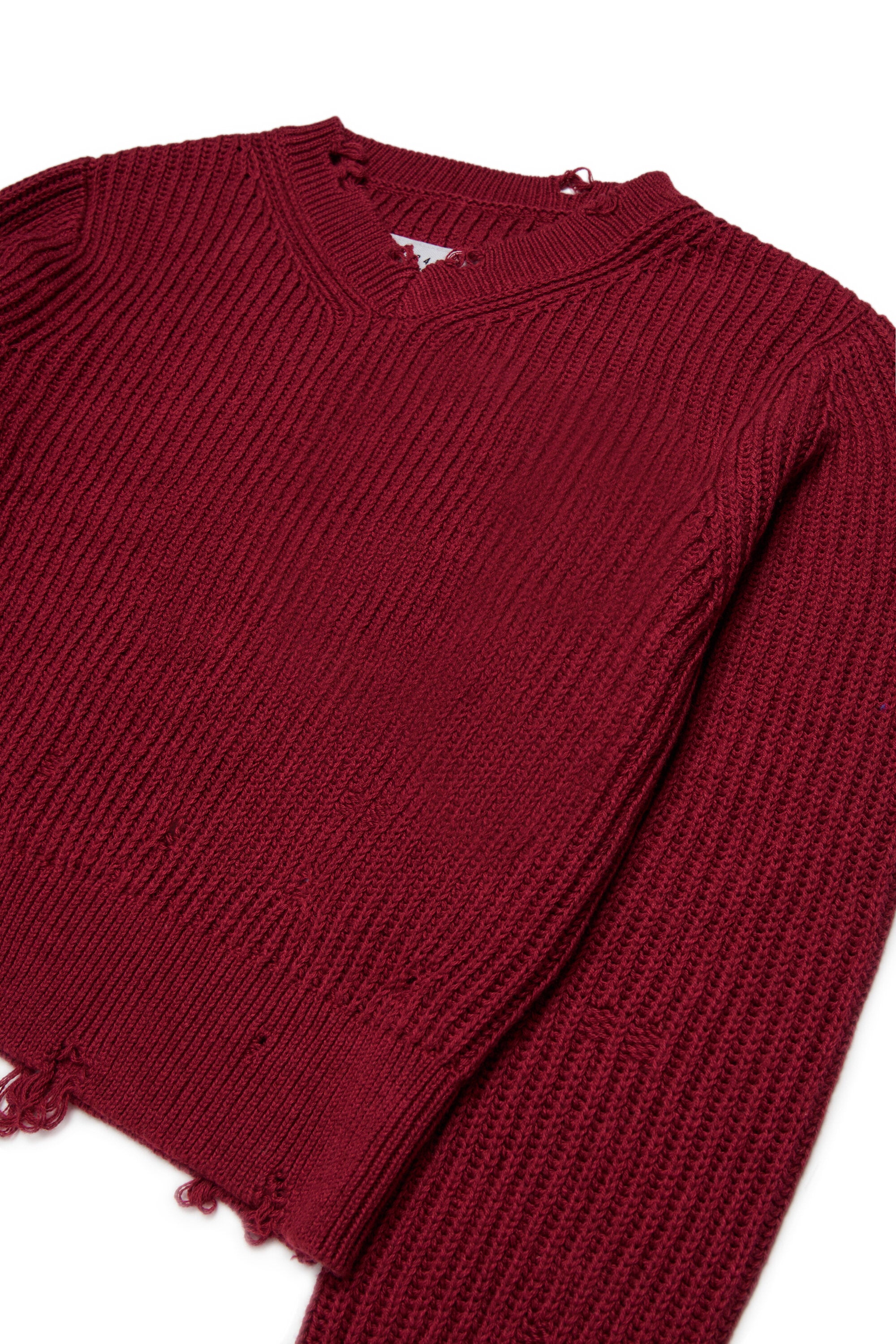 Pull col V avec détails usés