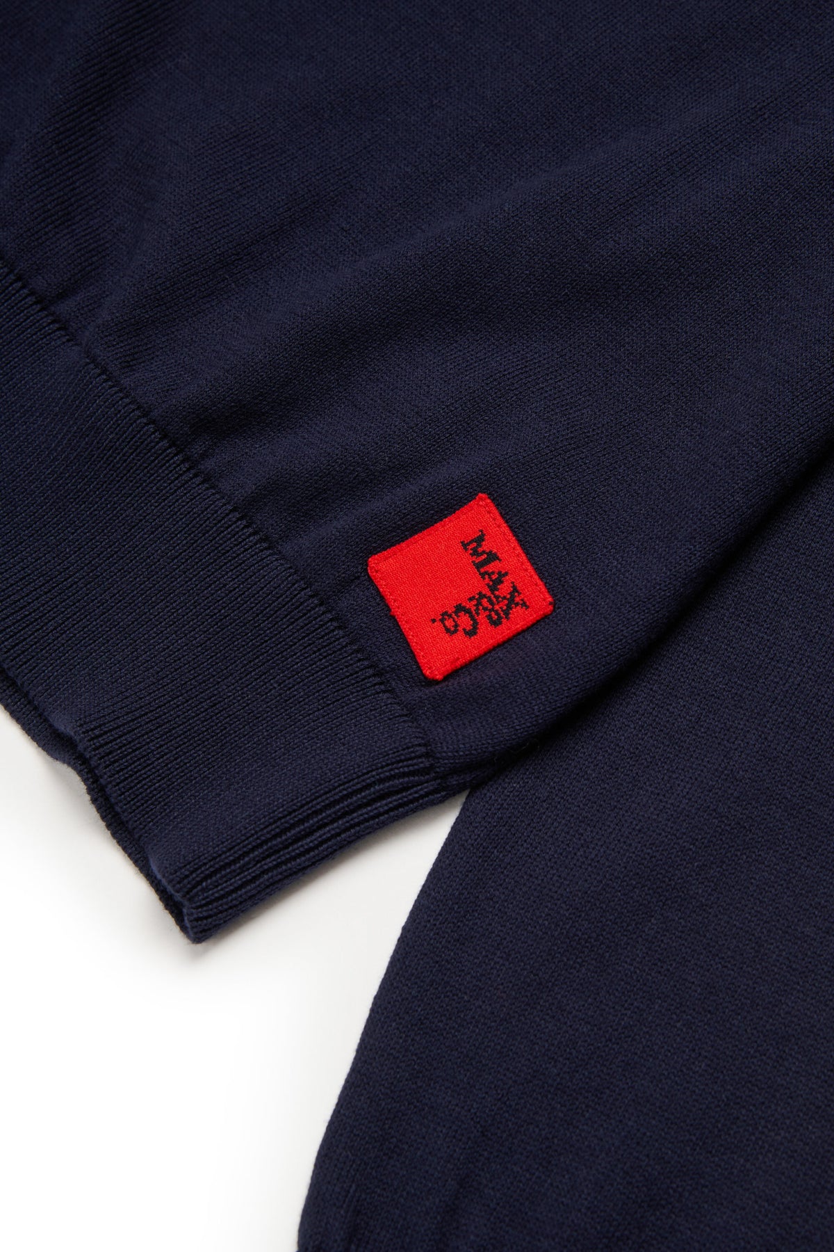 Pull col rond avec logo