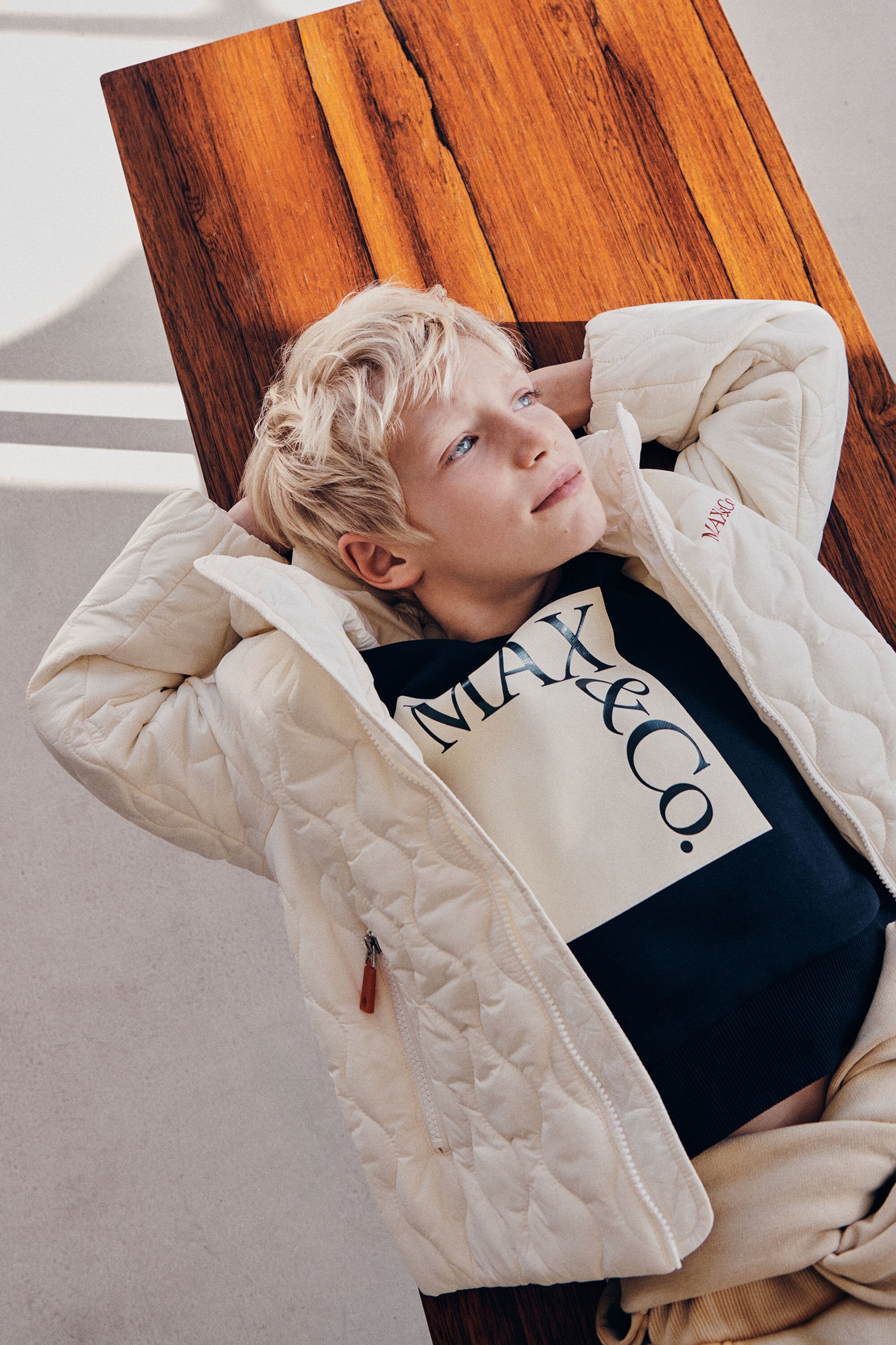 Chaqueta acolchada con logo estampado