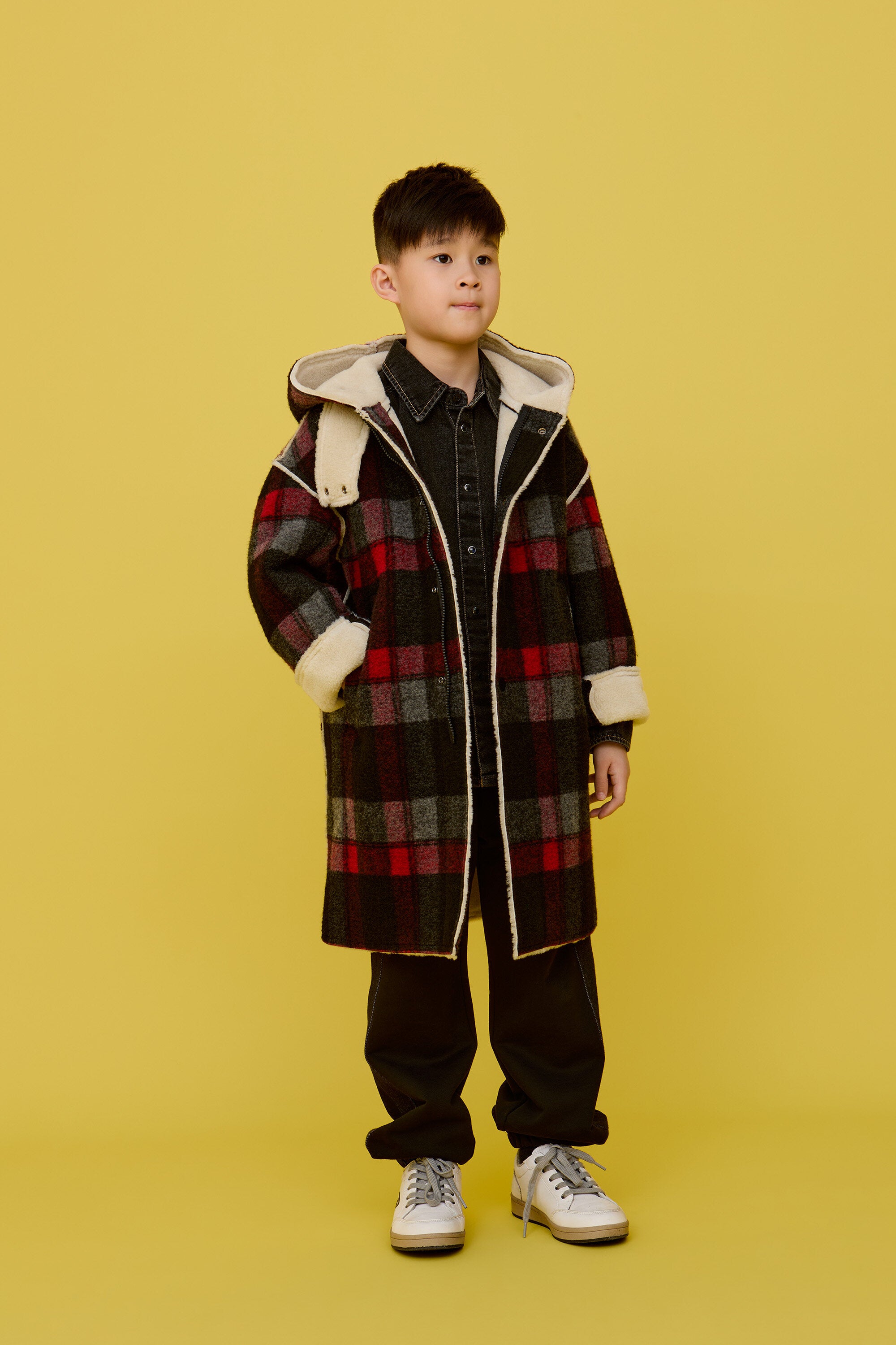 Manteau à carreaux avec logo imprimé