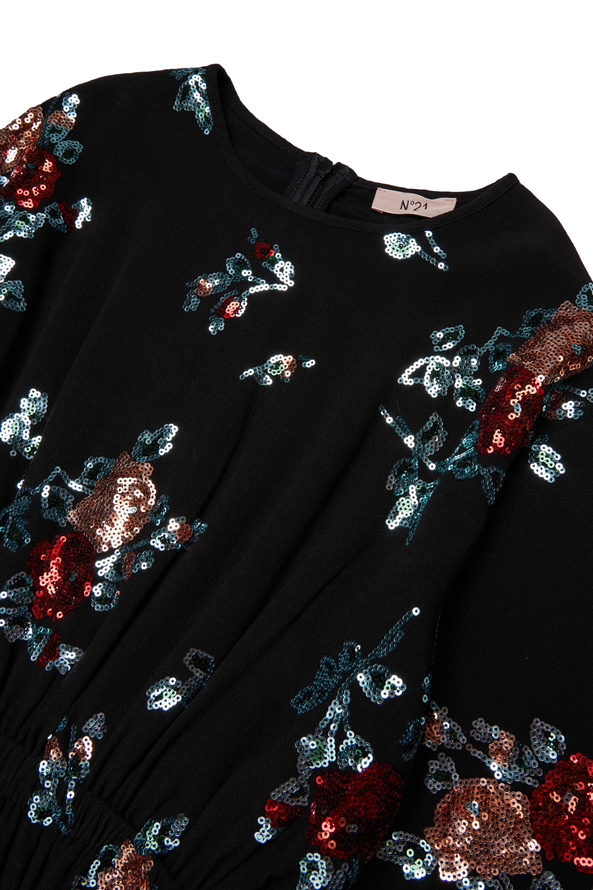 Robe courte ornée de sequins floraux
