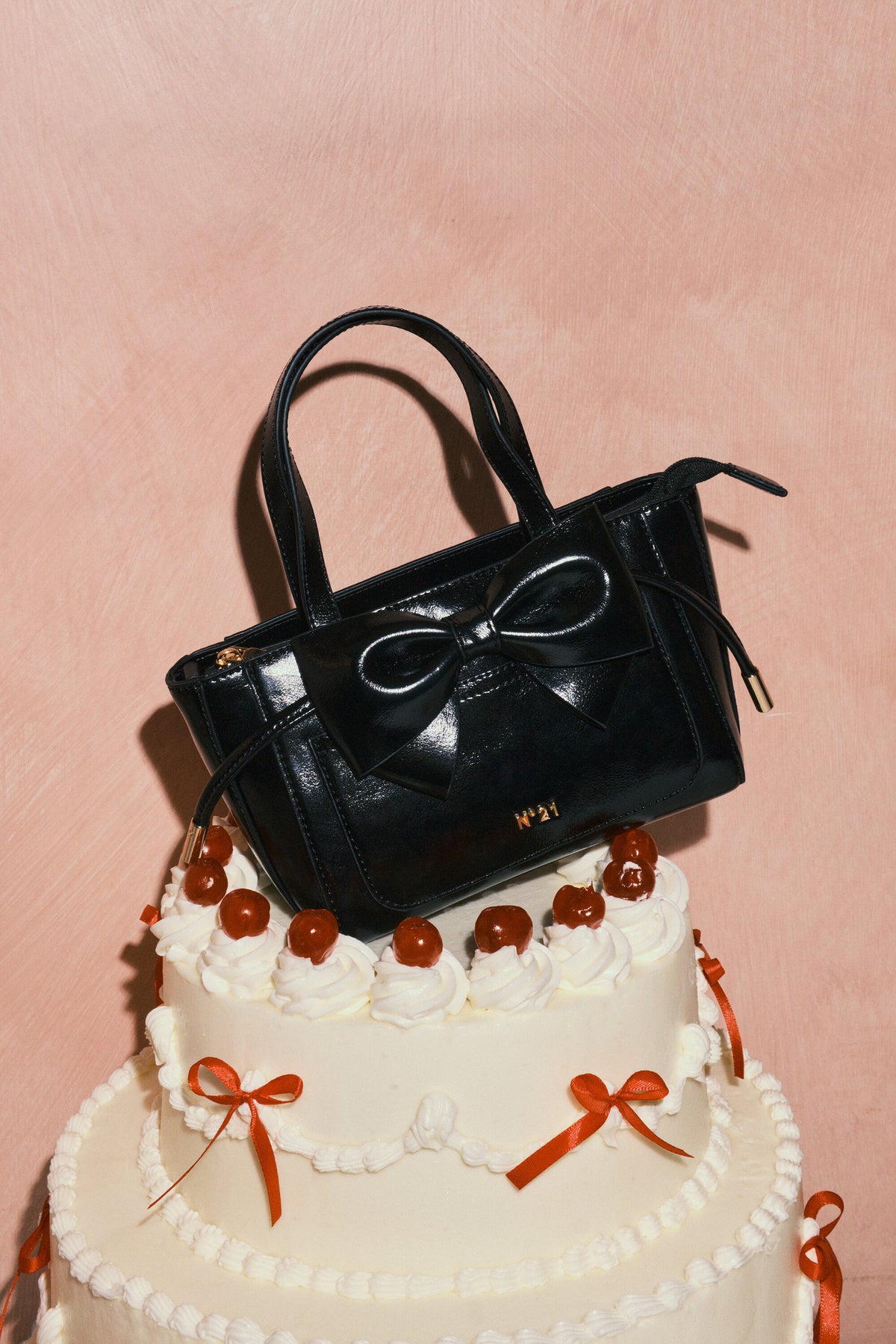 Cross-body bag with oversized bow