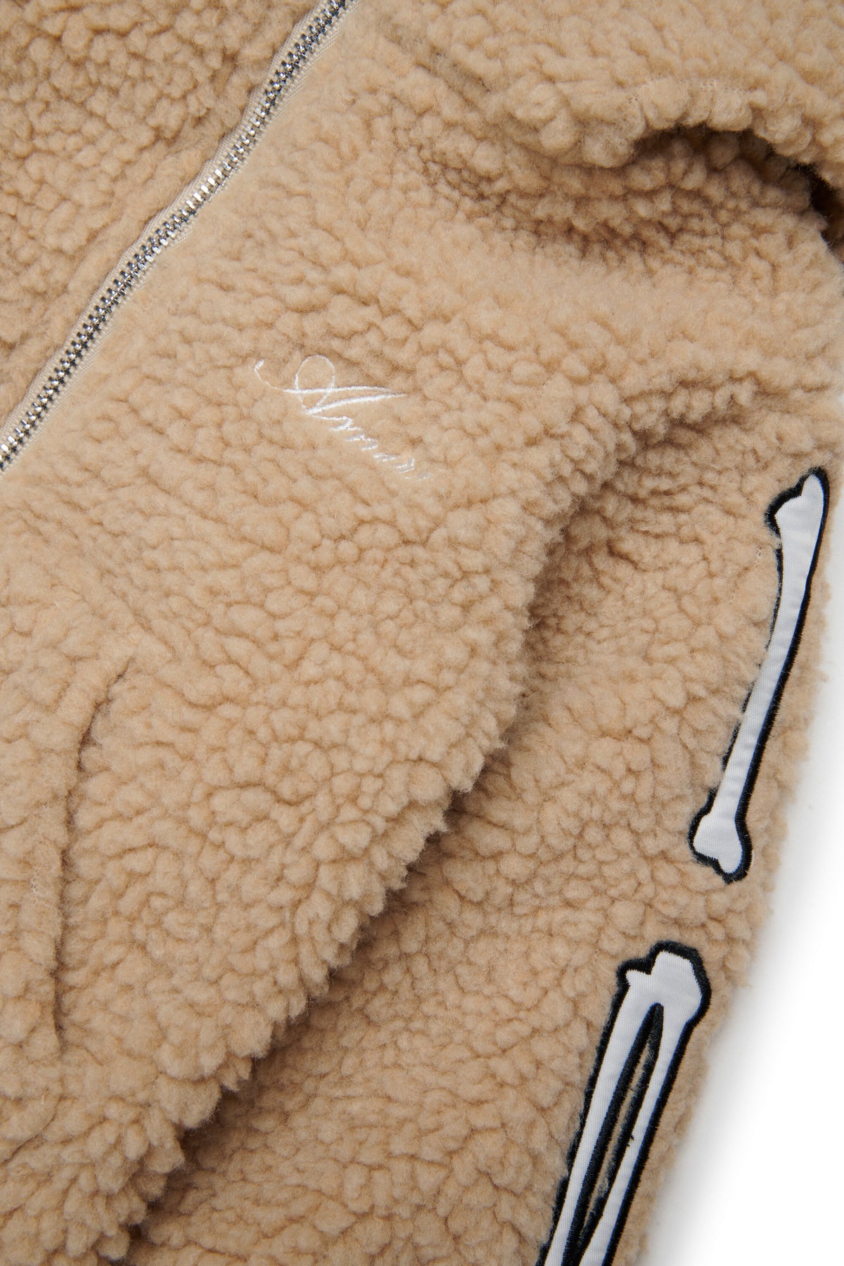 Chaqueta teddy con logo y detalles de huesos