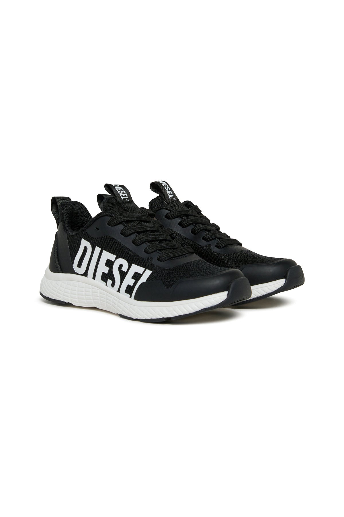 Sneakers with contrasting logo