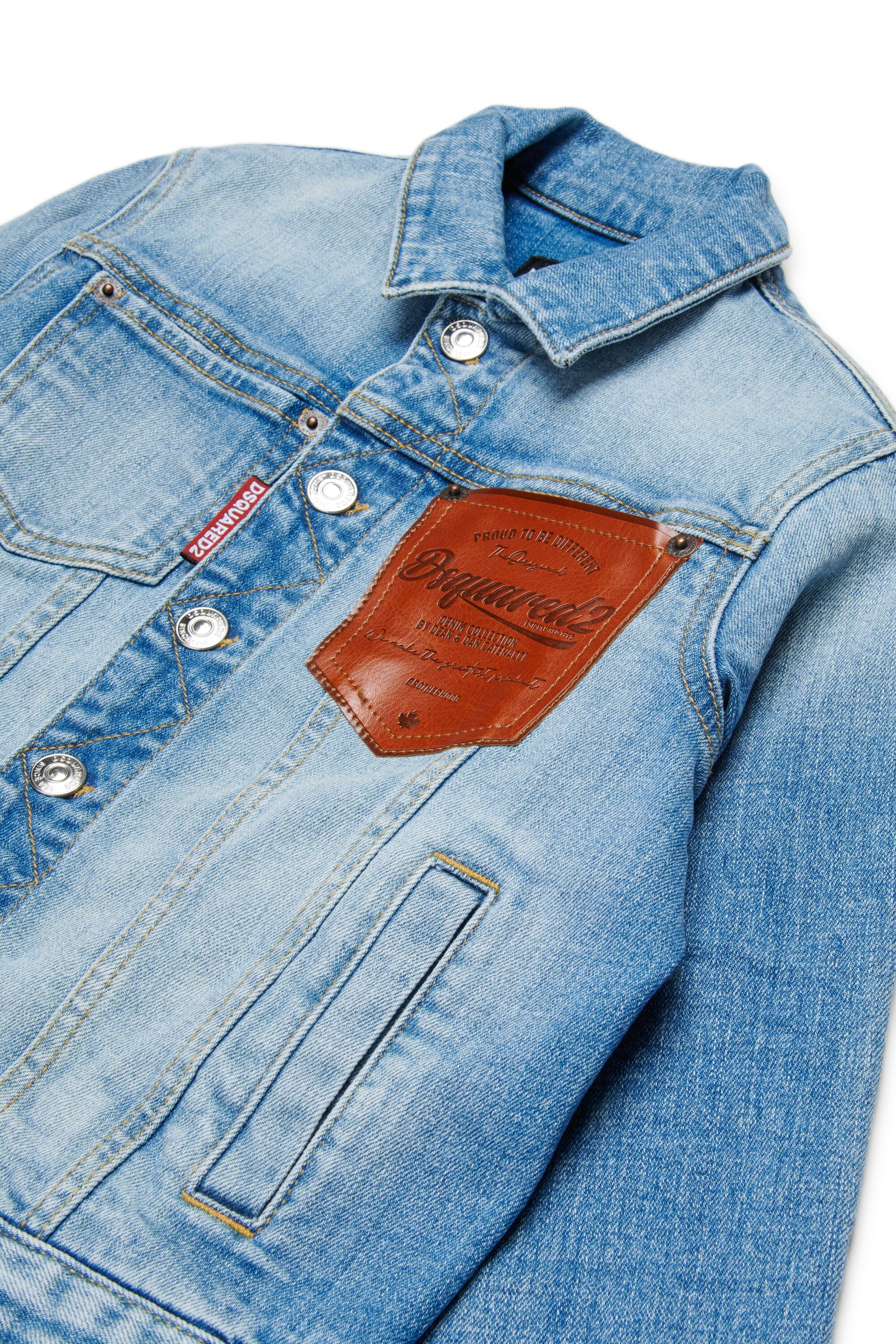 Chaqueta vaquera con logo estampado