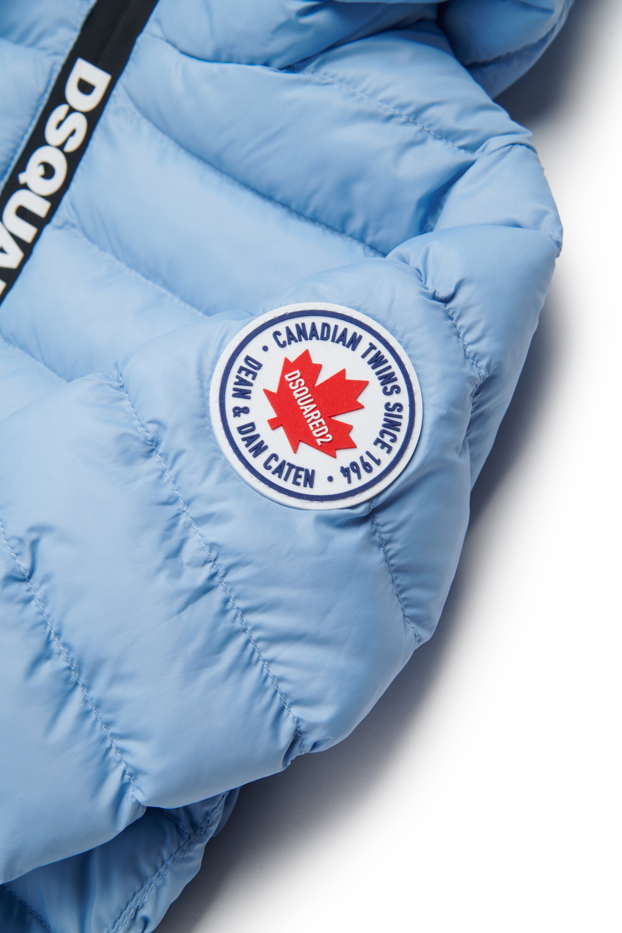 Chaqueta acolchada con logo estampado