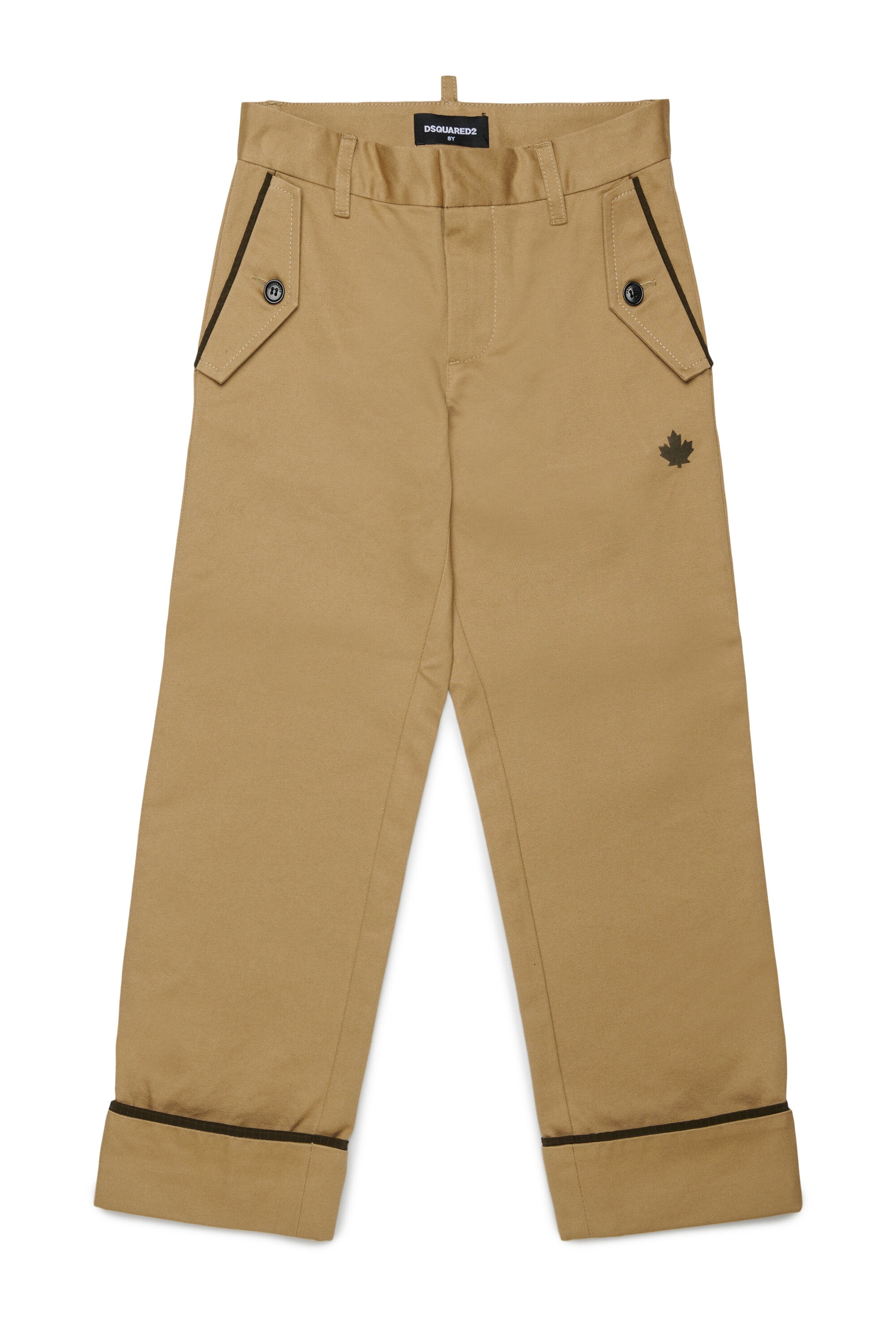 Pantalones chinos con detalle de bolsillos