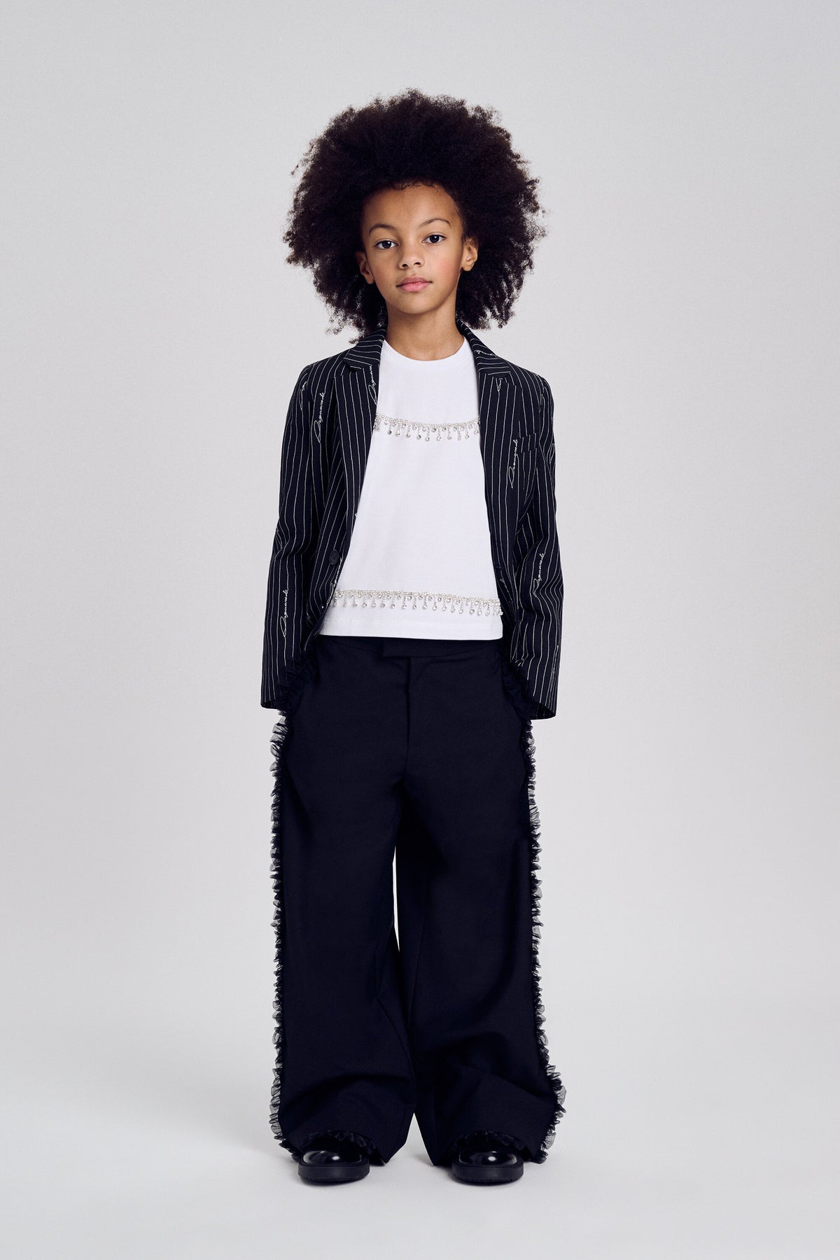 Pantalones formales con detalles plisados