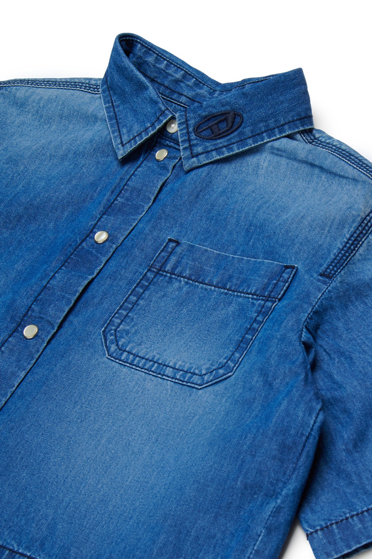 Chemise en denim à manches courtes