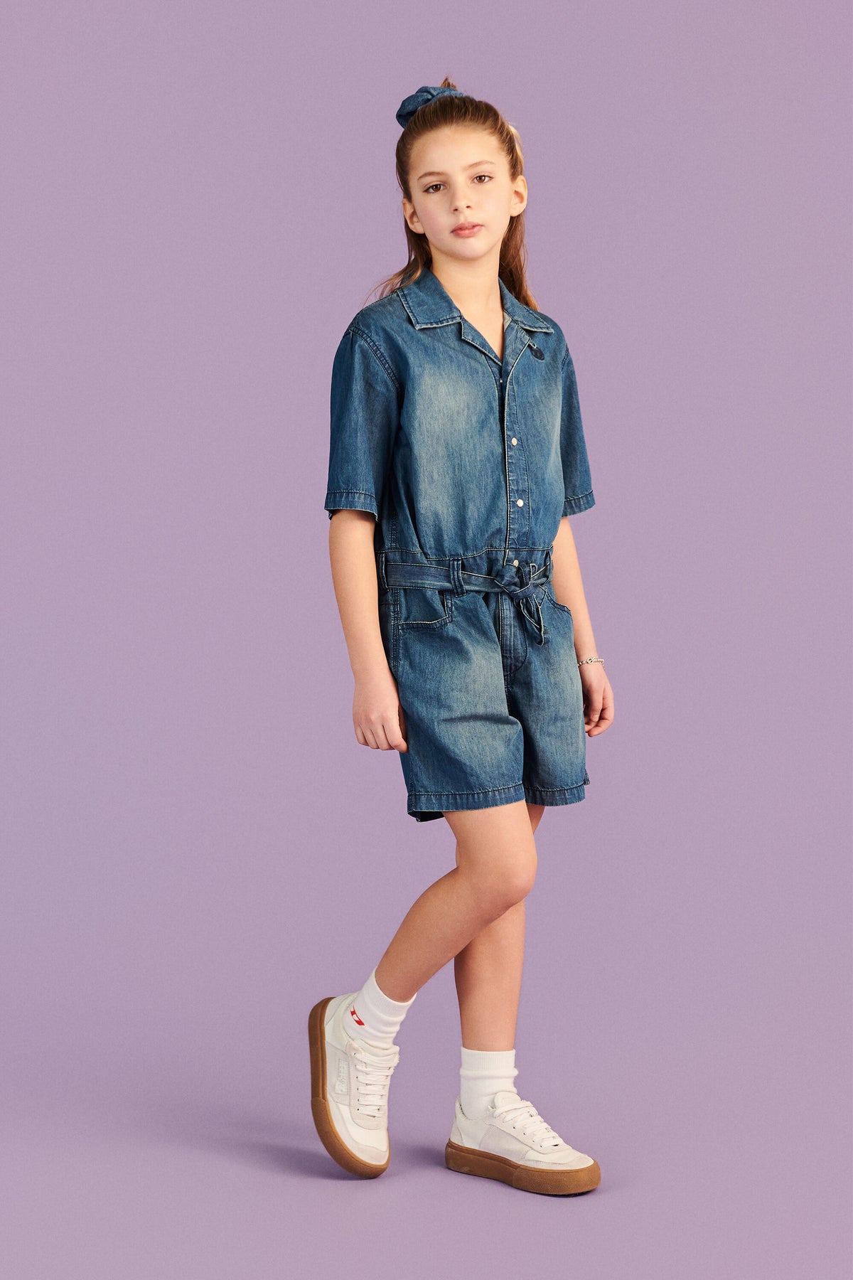 Combinaison courte en denim avec logo