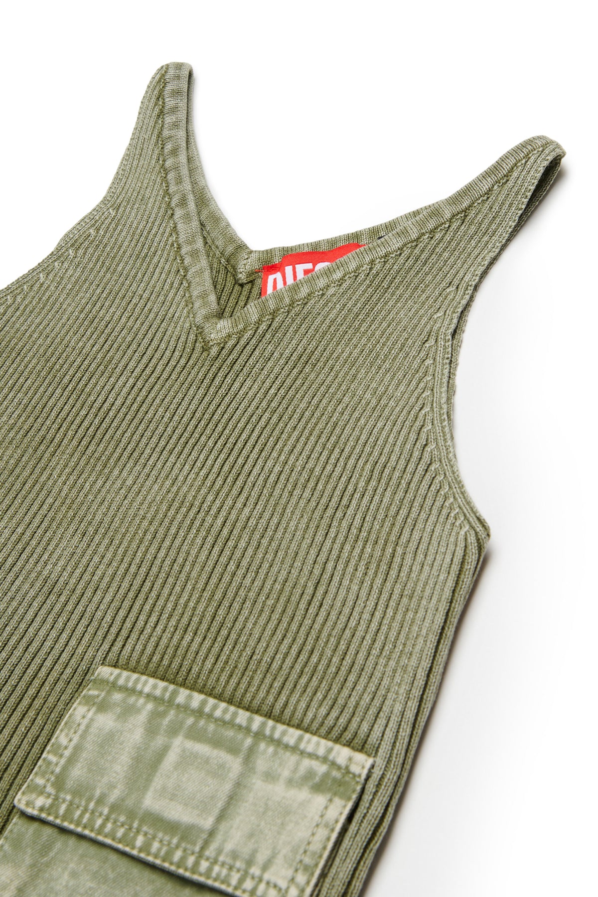 Ribbed knit top with pockets