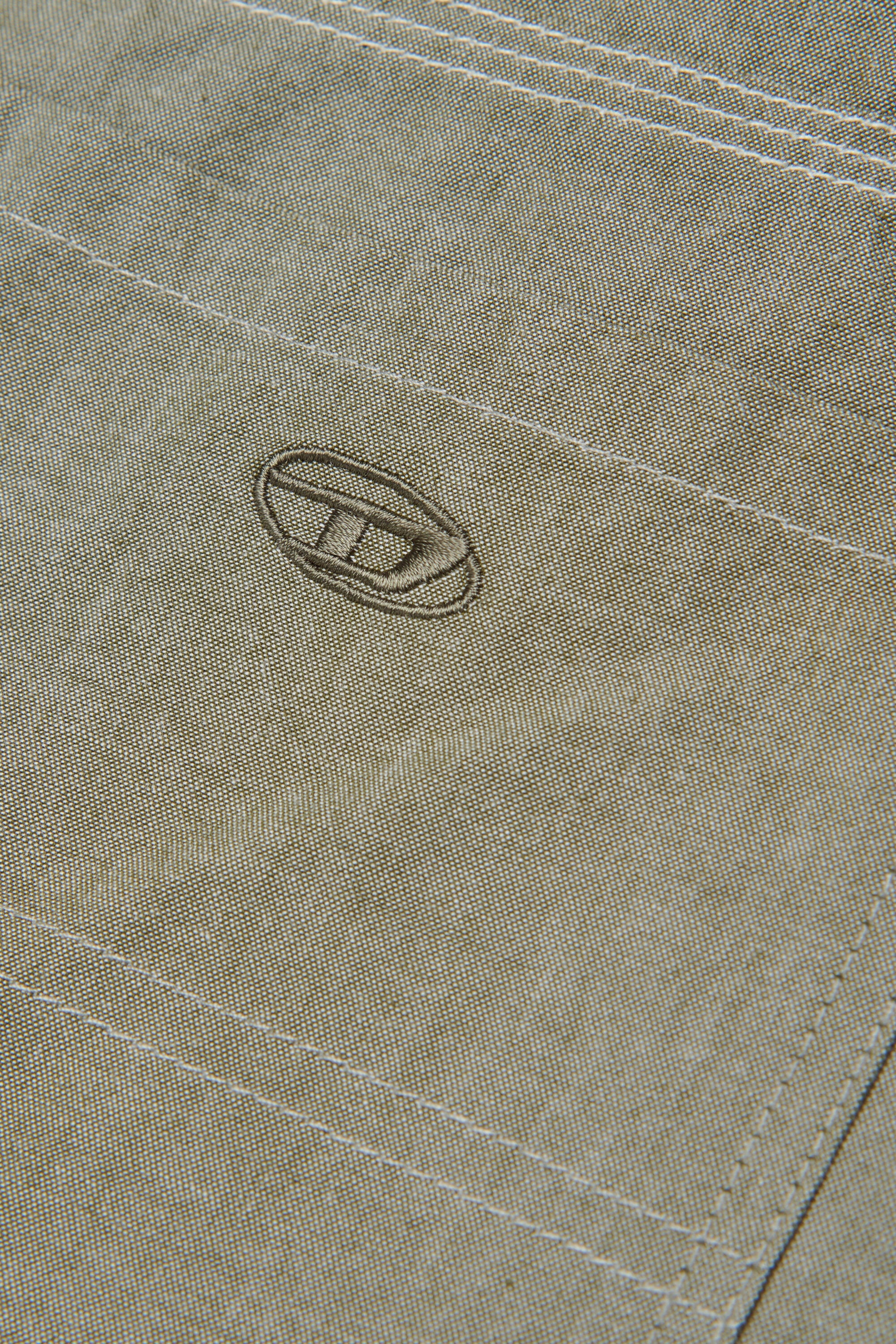 Short cargo avec logo