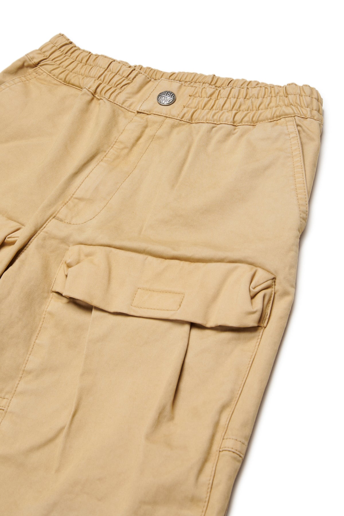 Short cargo avec logo brodé