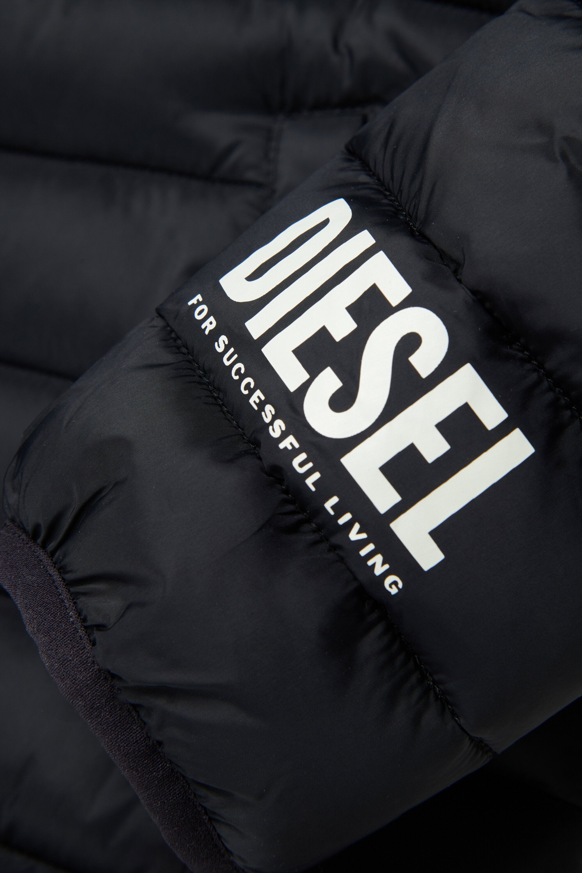 Chaqueta acolchada con logo estampado