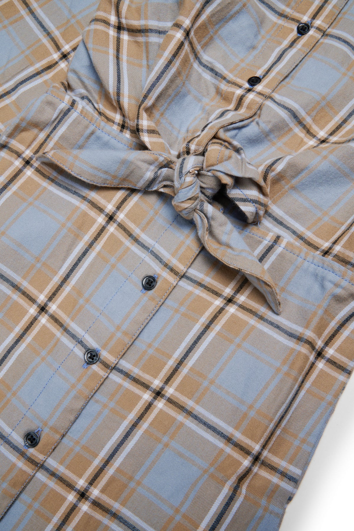 Vestido camisero de cuadros con logo