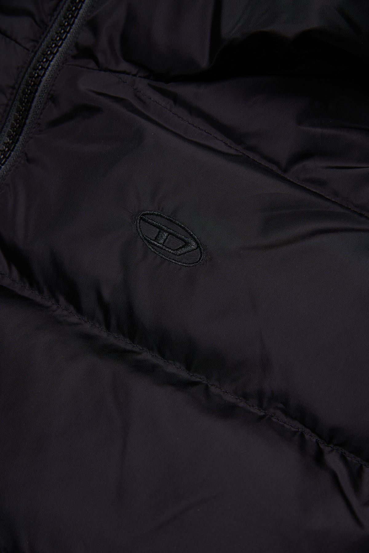 Chaqueta acolchada con logo estampado