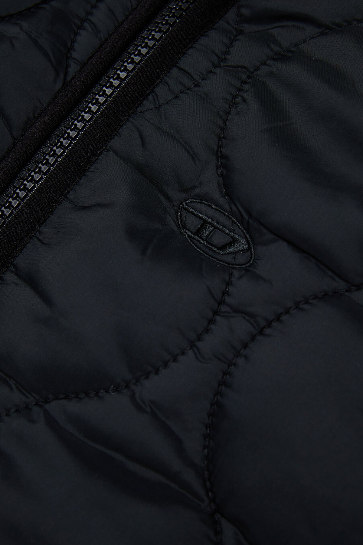 Padded jacket with printed logo