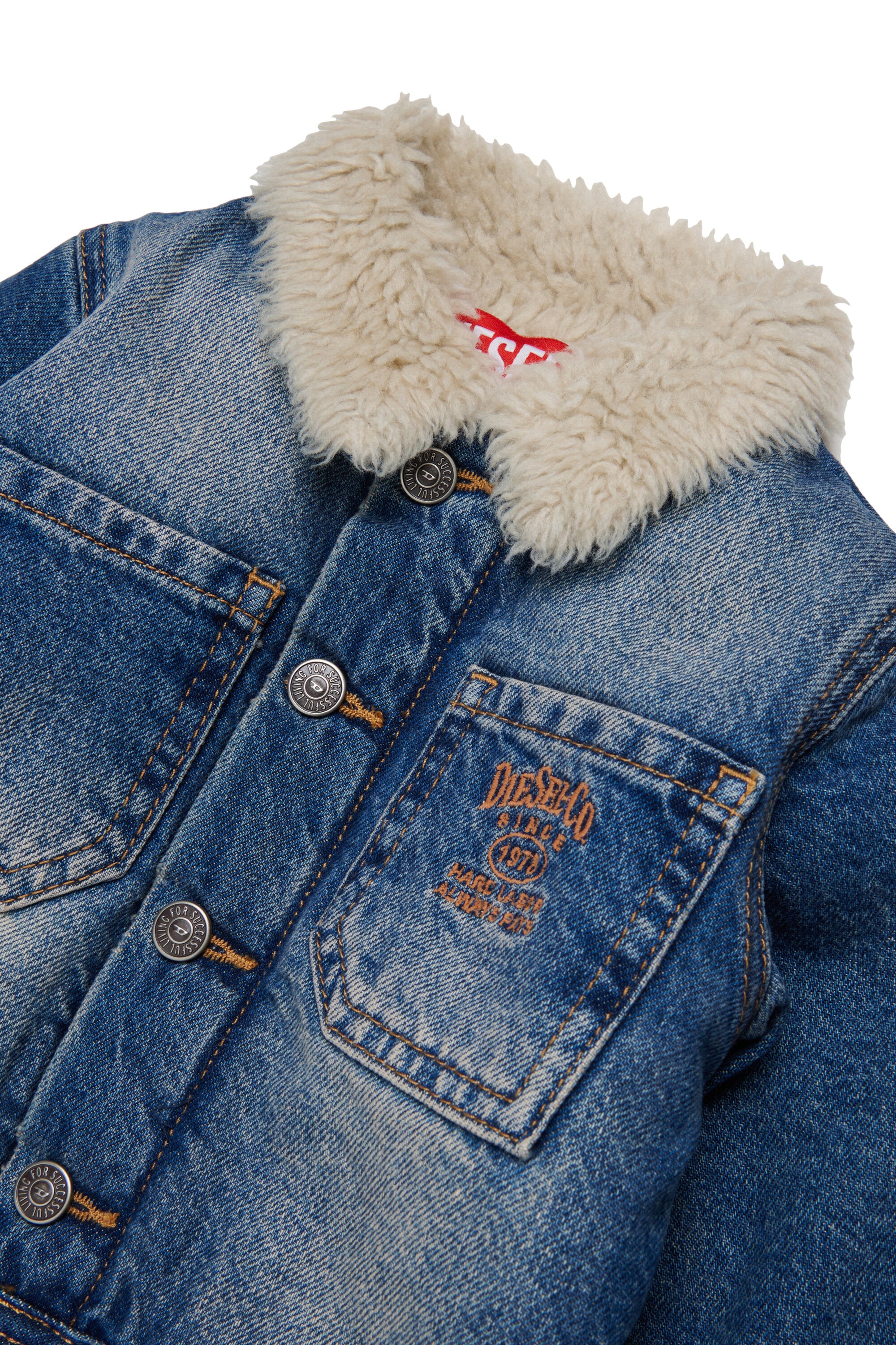 Chaqueta vaquera con logo estampado