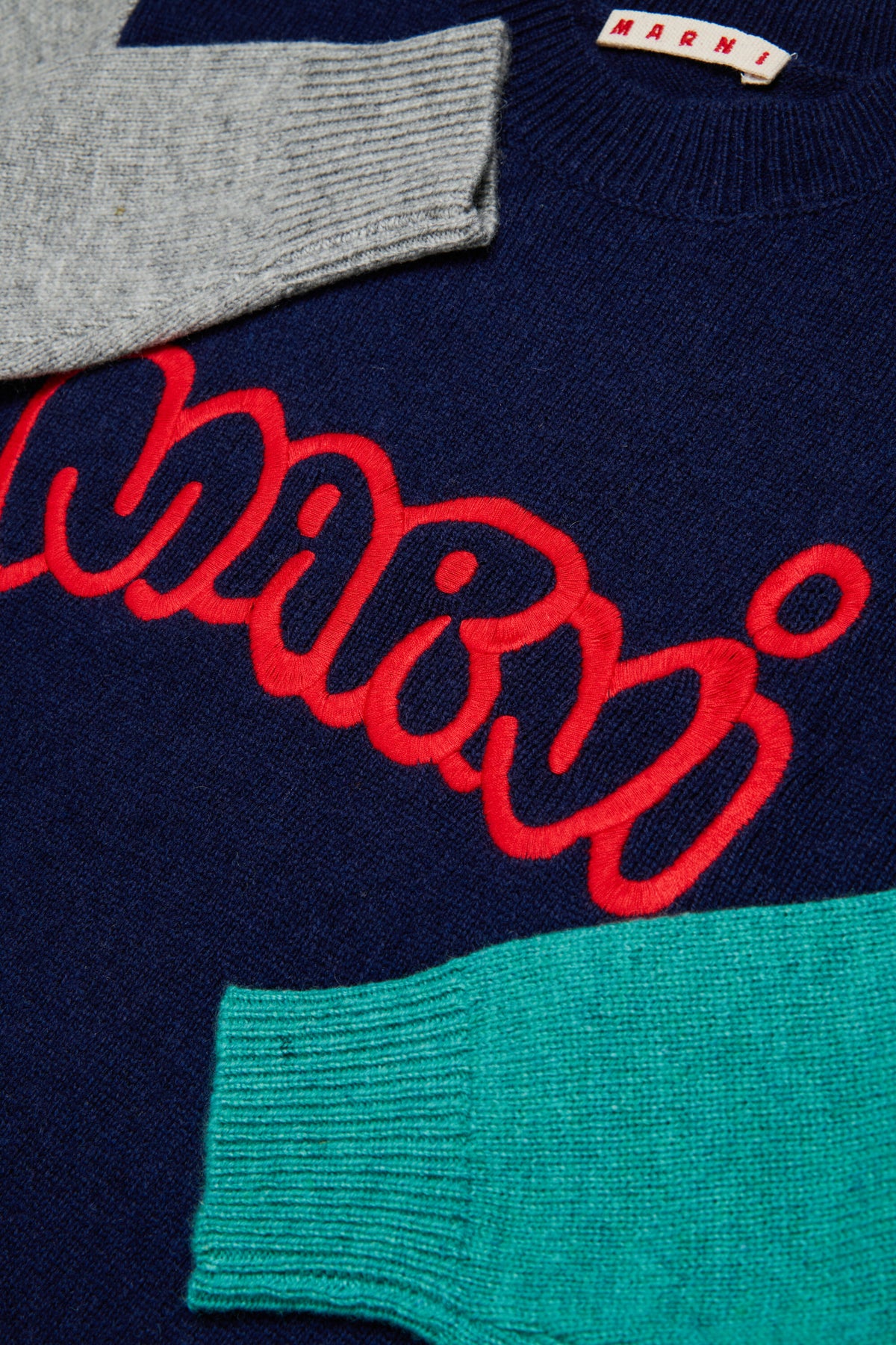 Pull col rond avec logo