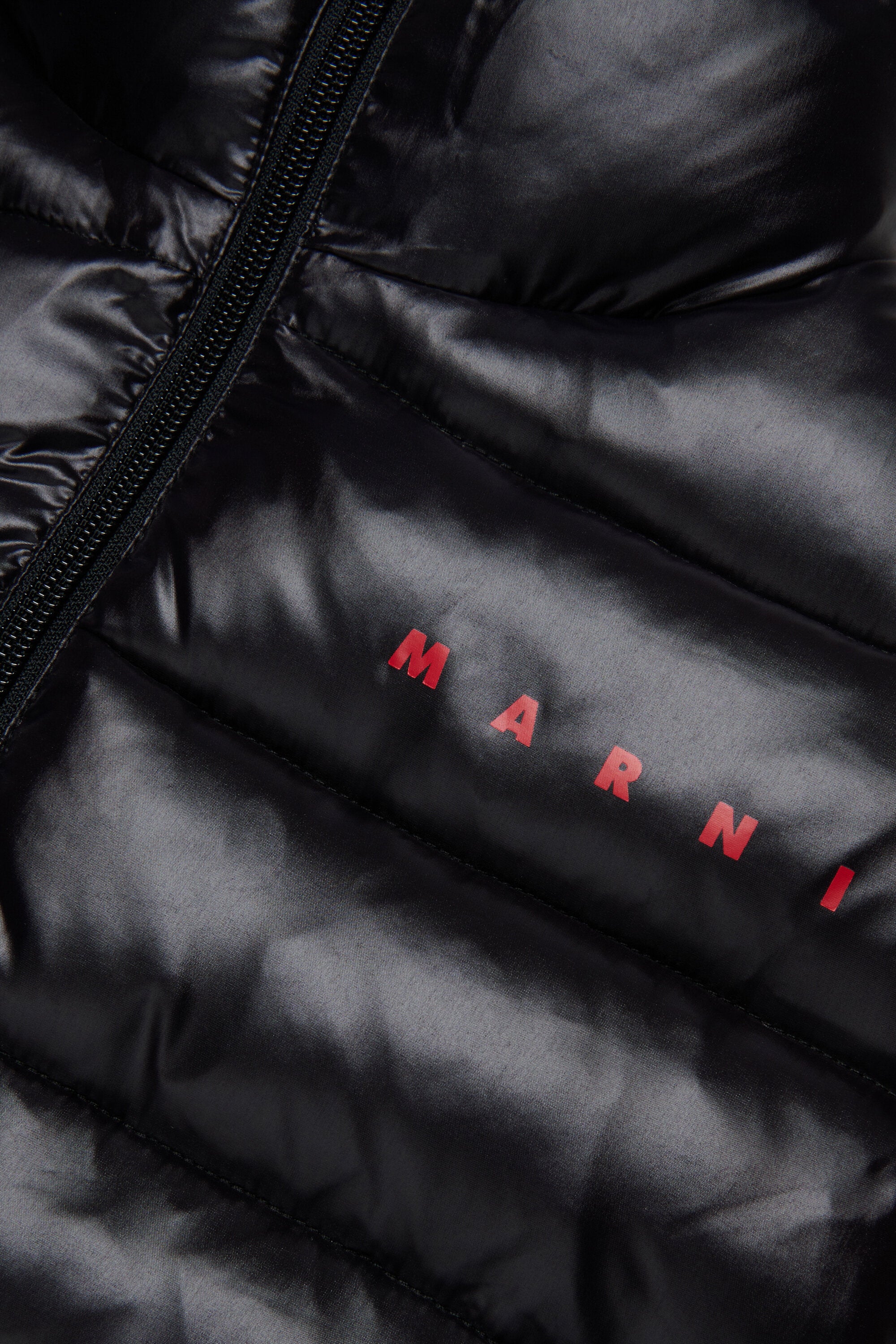 Sleeveless padded jacket
