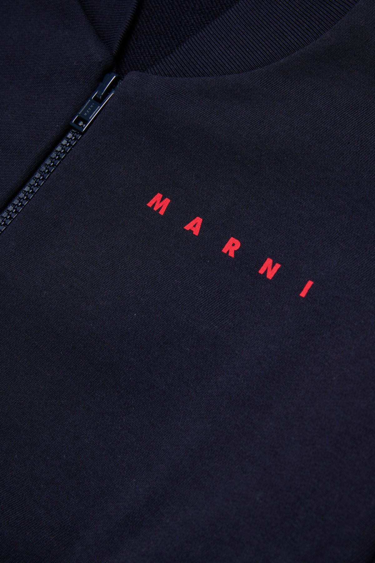 Sudadera con cremallera y logo