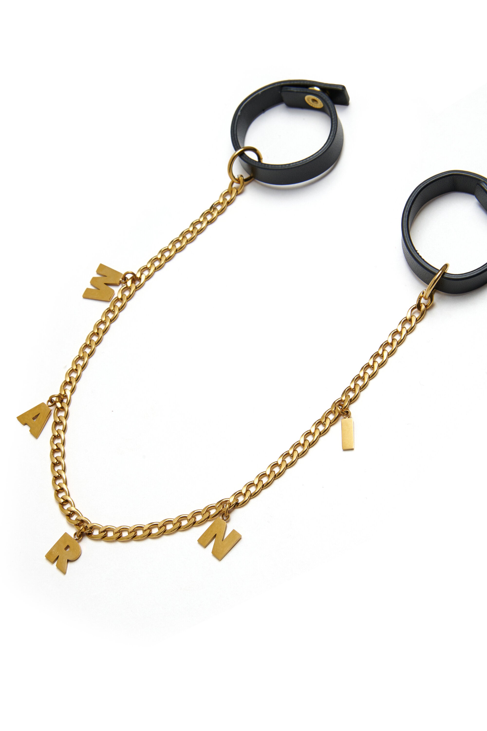 Charm avec lettres pendantes