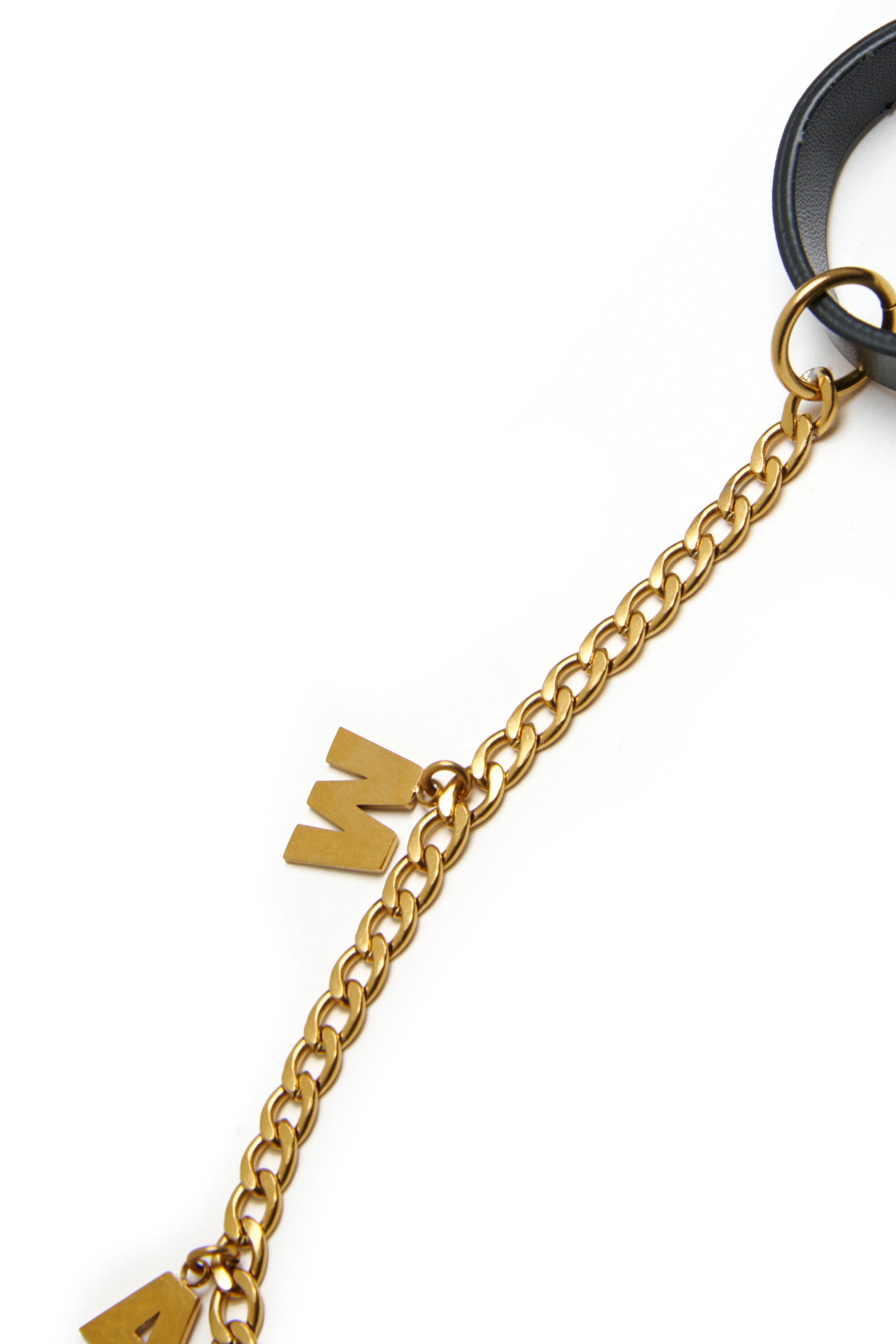 Charm avec lettres pendantes